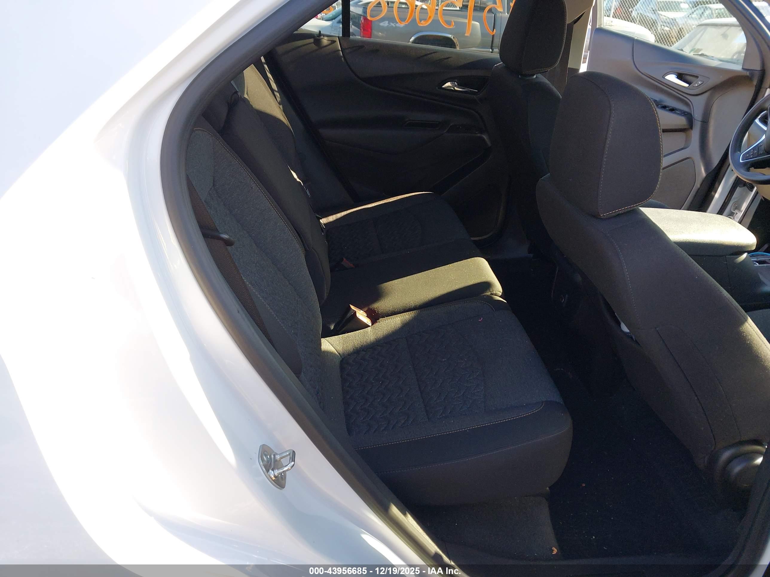 CHEVROLET EQUINOX image 8