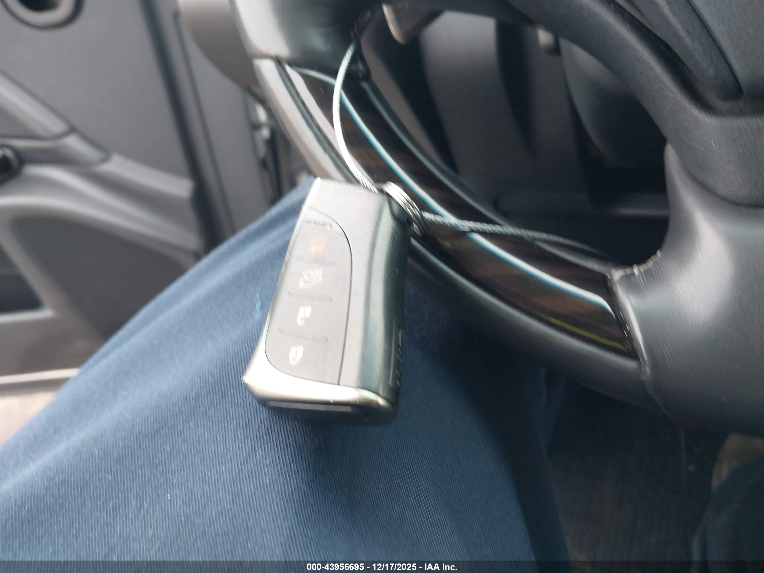 LEXUS ES image 11