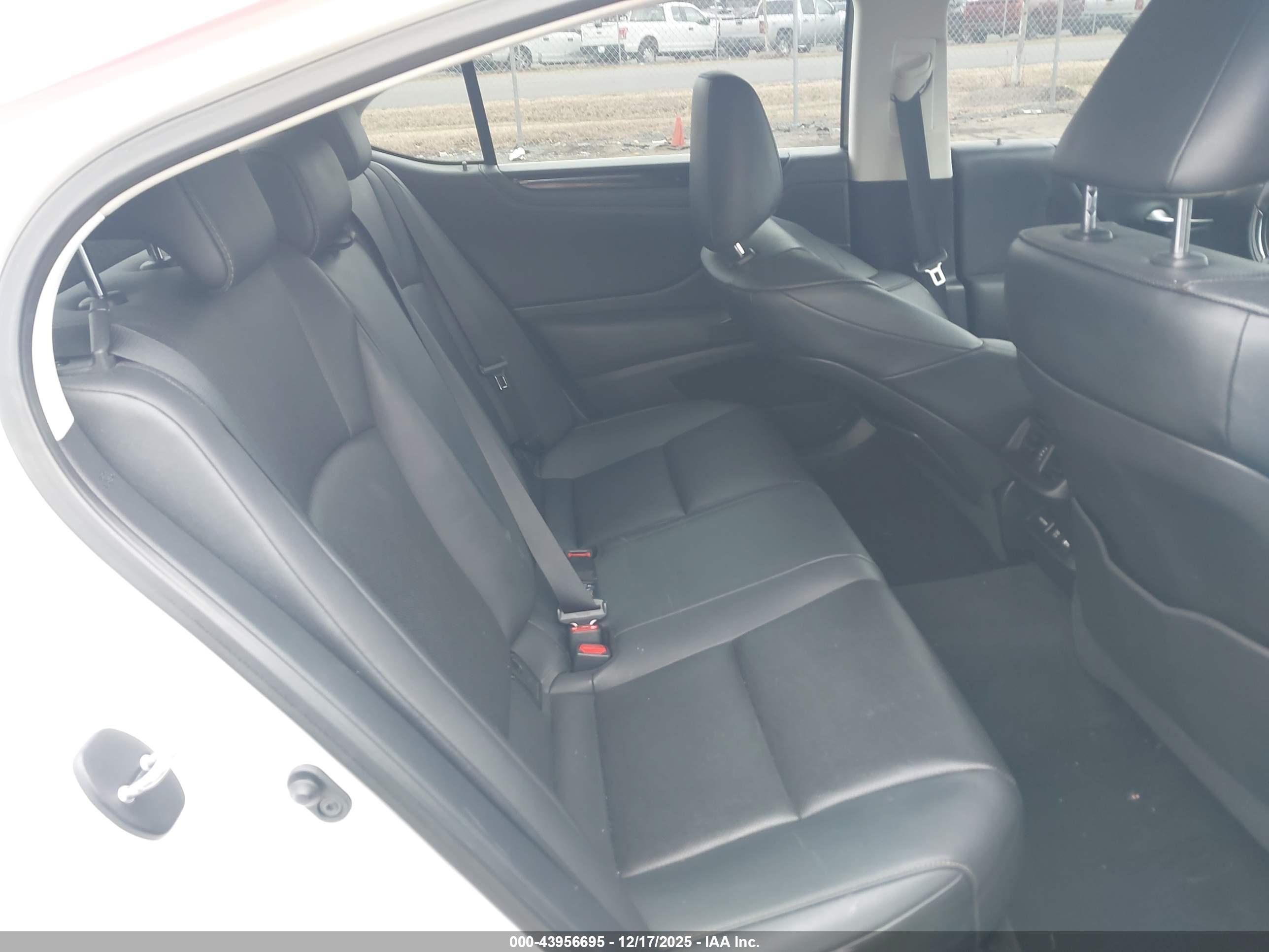 LEXUS ES image 8