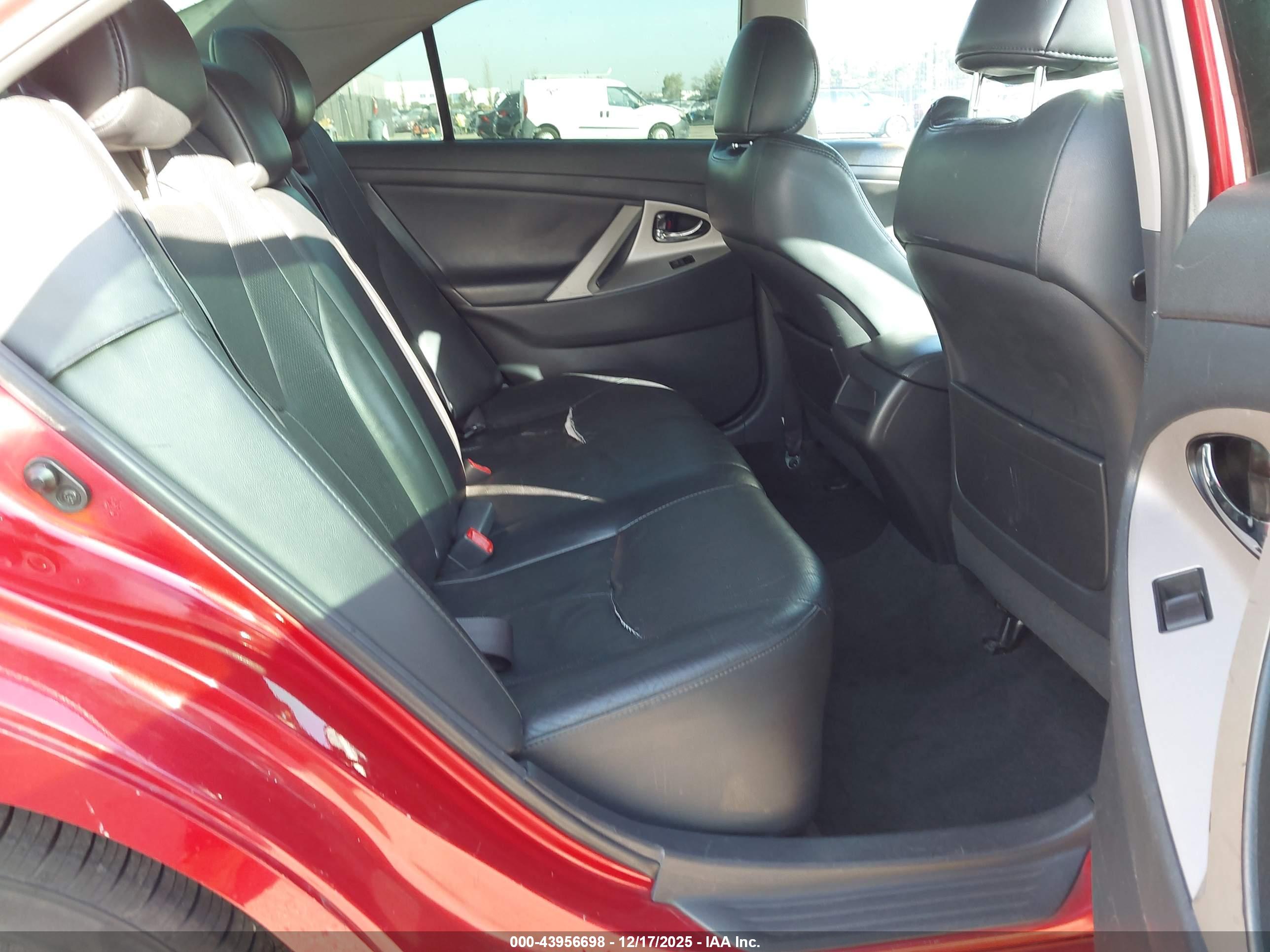 TOYOTA CAMRY image 8