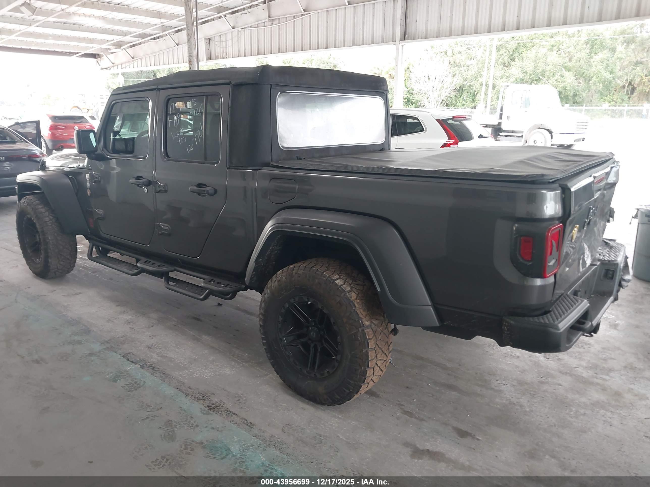 JEEP GLADIATOR image 3