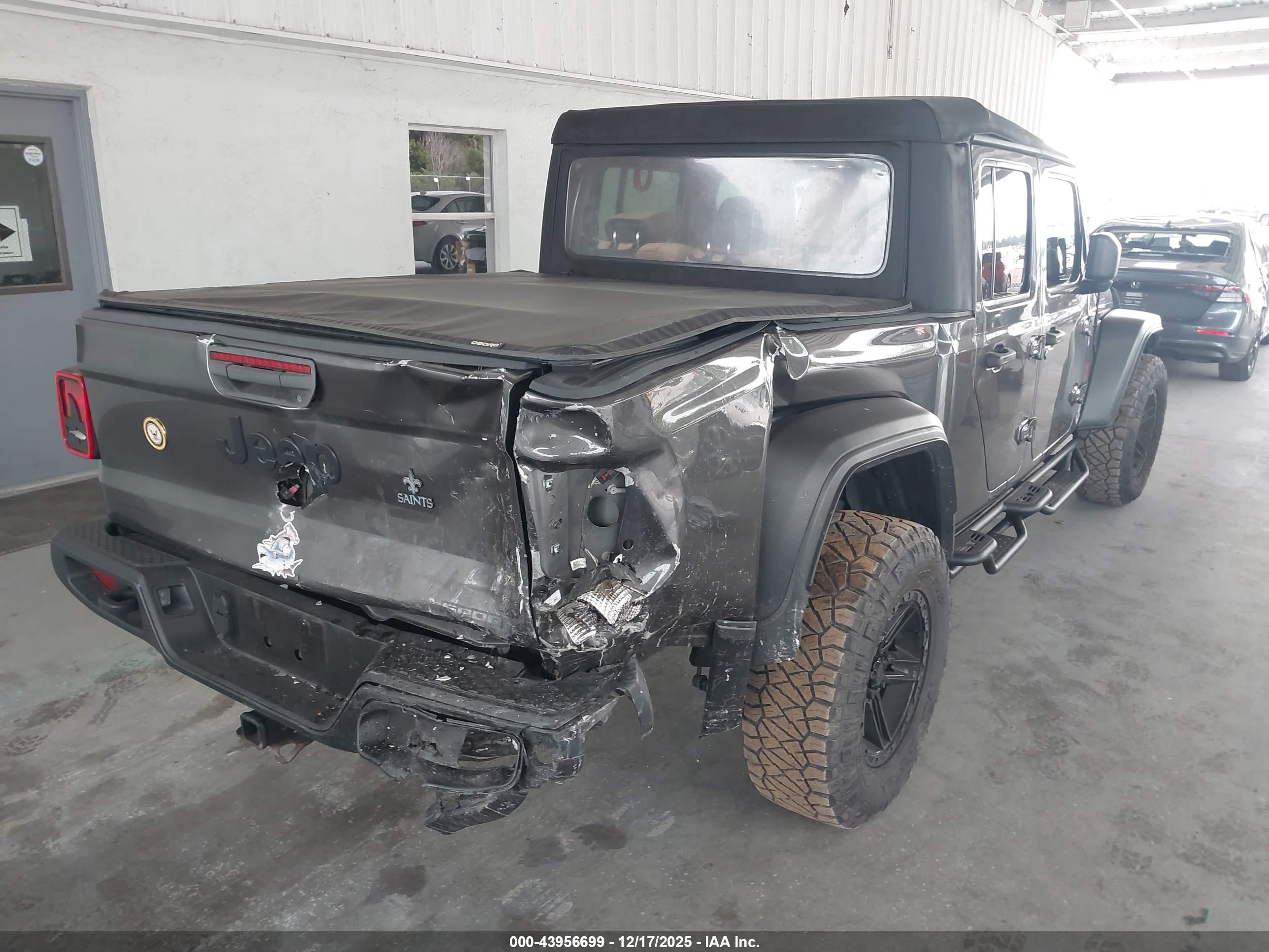 JEEP GLADIATOR image 4