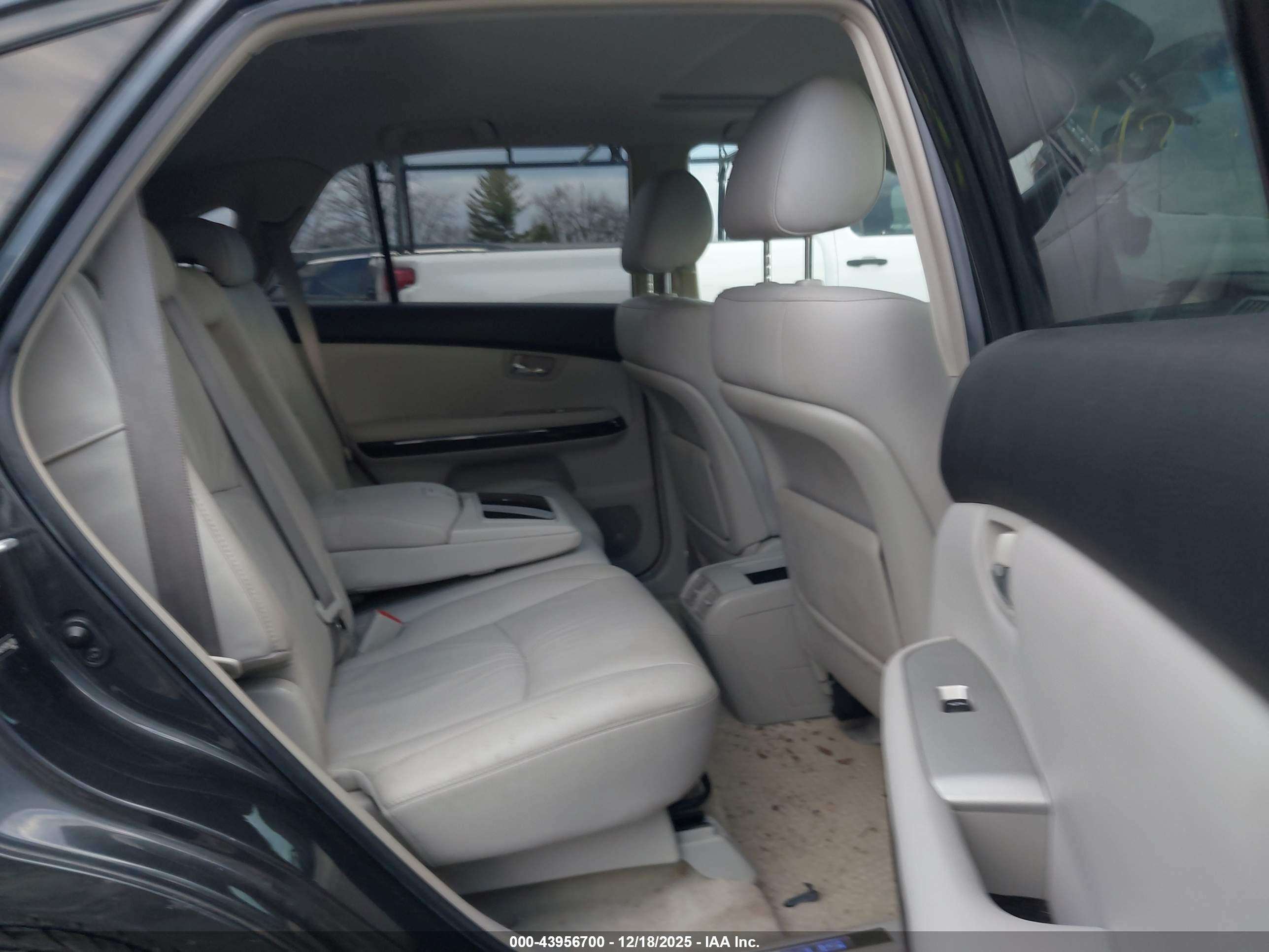 LEXUS RX image 8