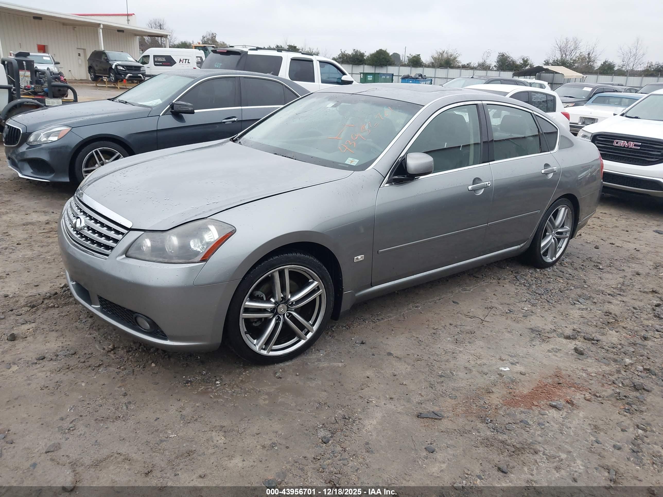 INFINITI M35 image 2