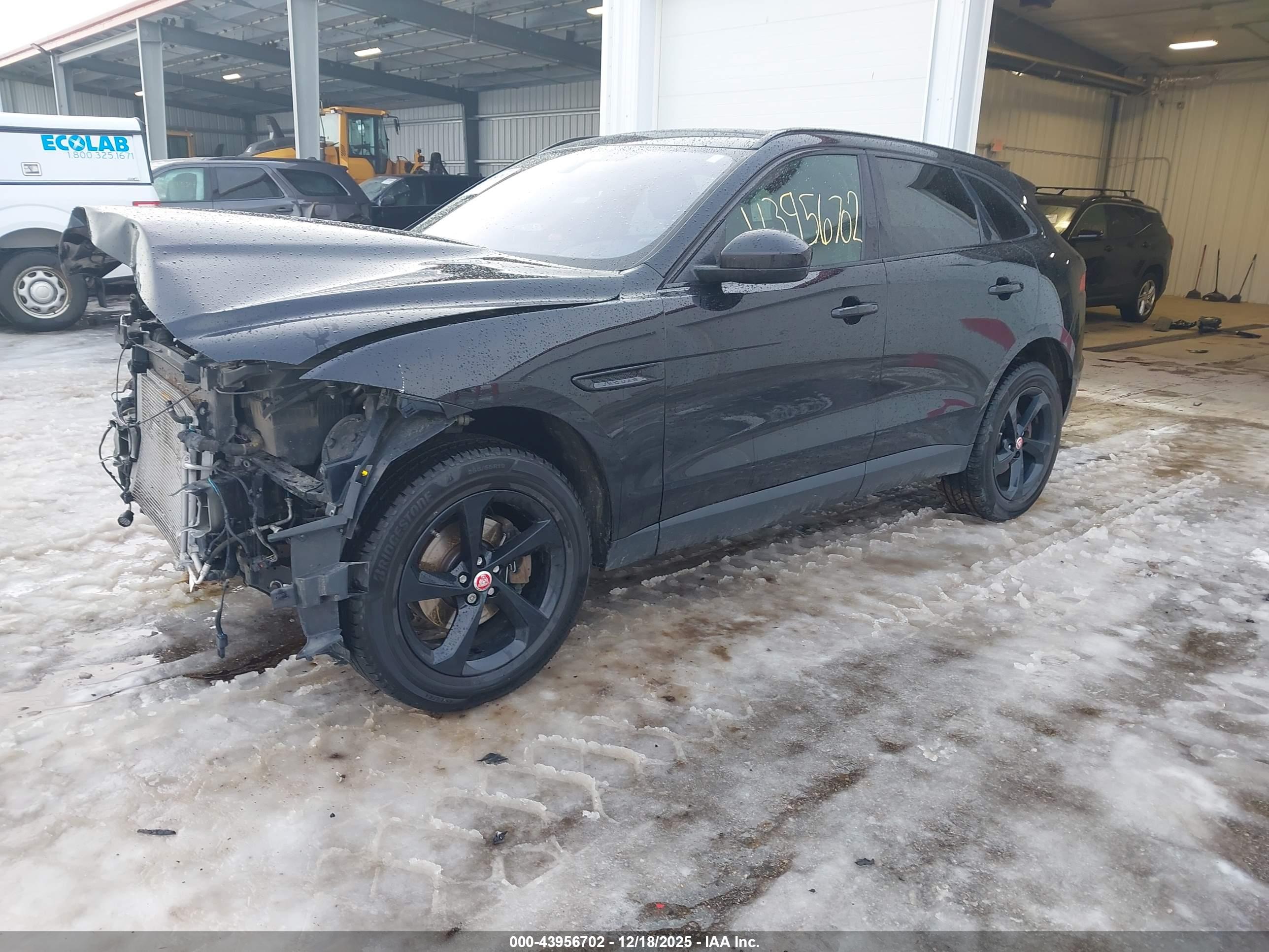 JAGUAR F-PACE image 2