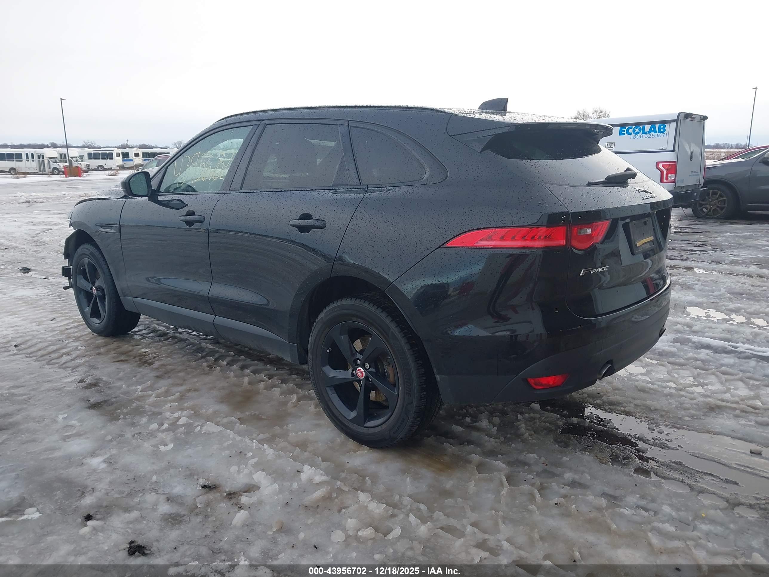 JAGUAR F-PACE image 3