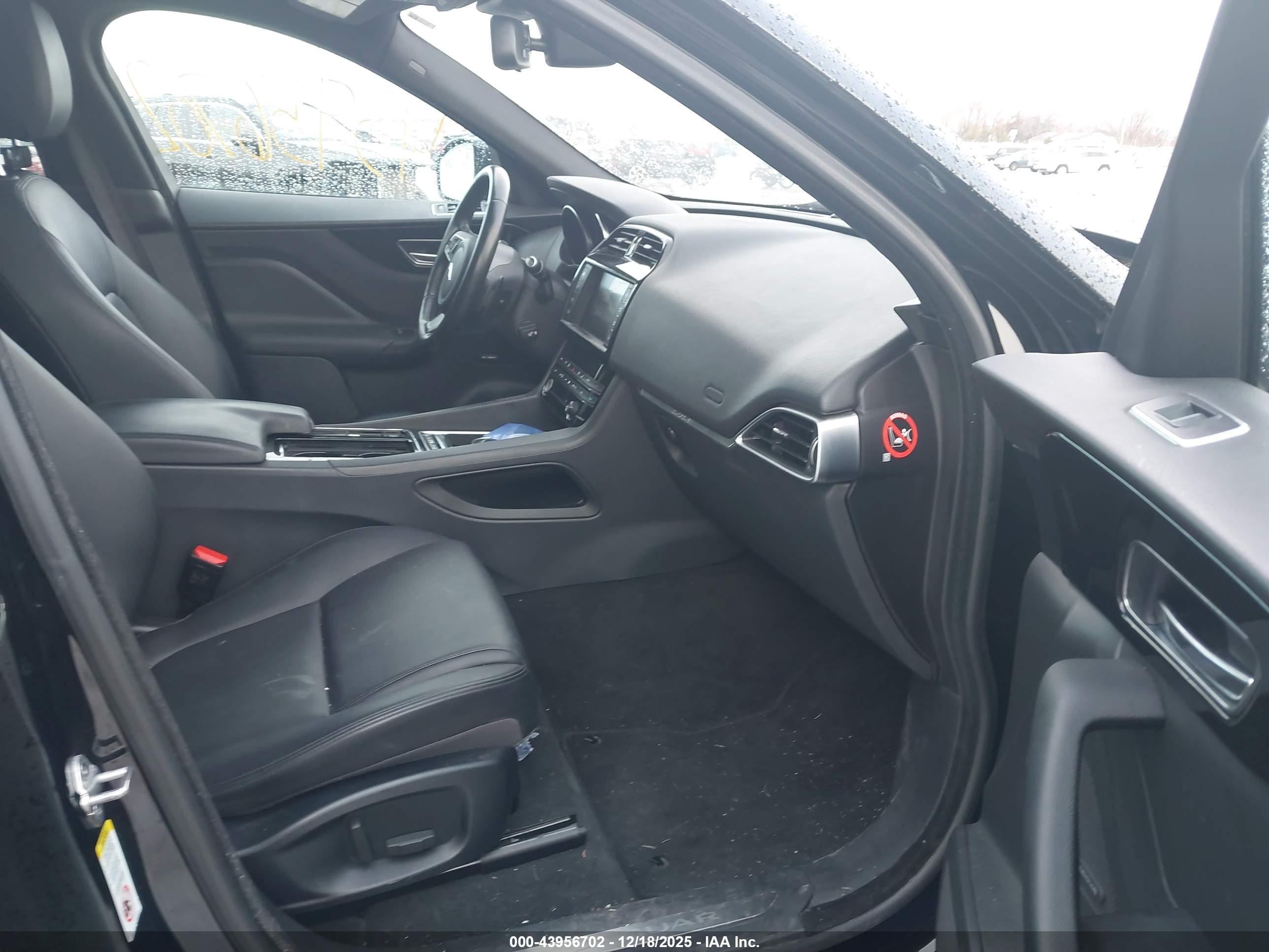 JAGUAR F-PACE image 5