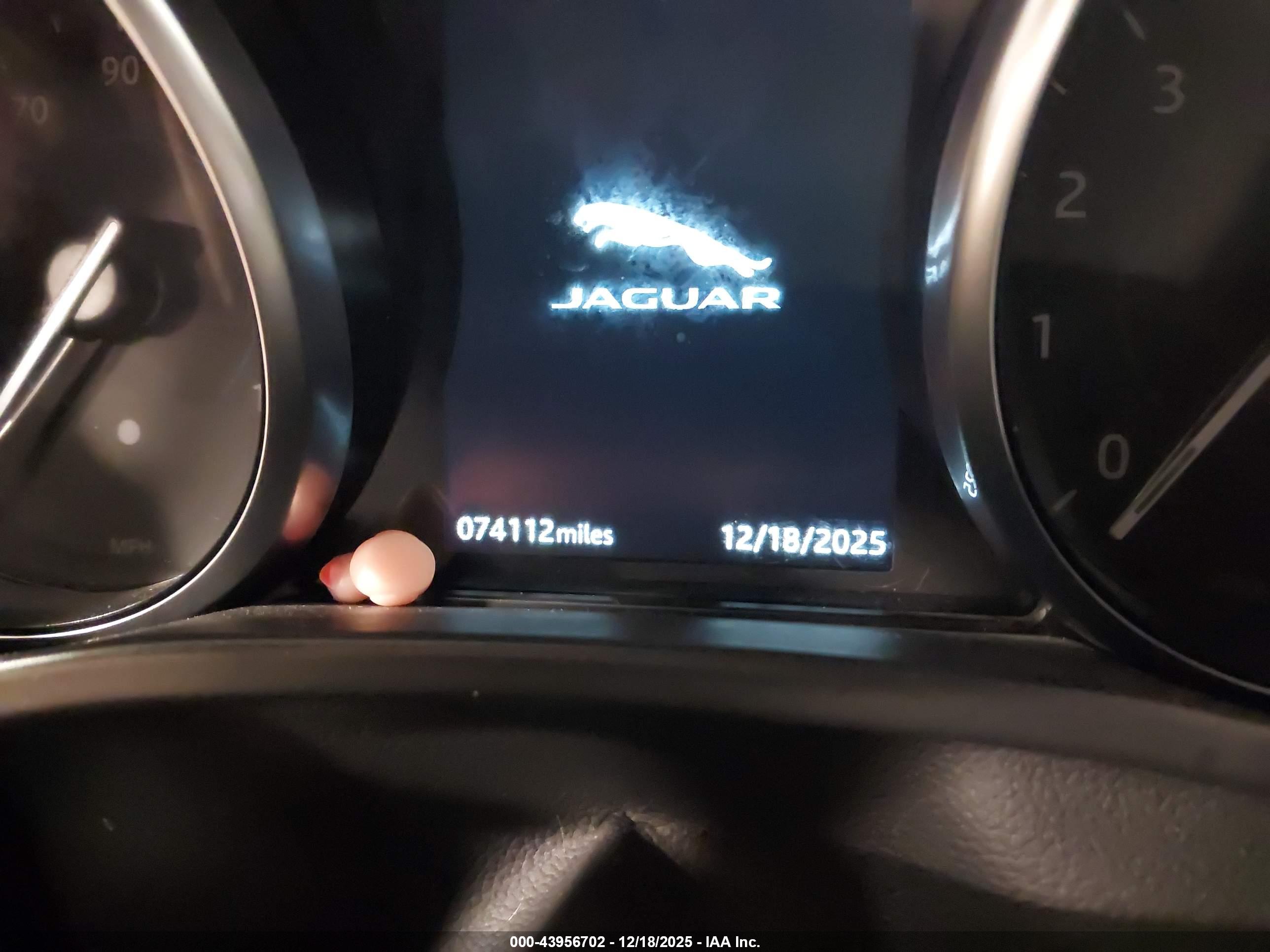 JAGUAR F-PACE image 7