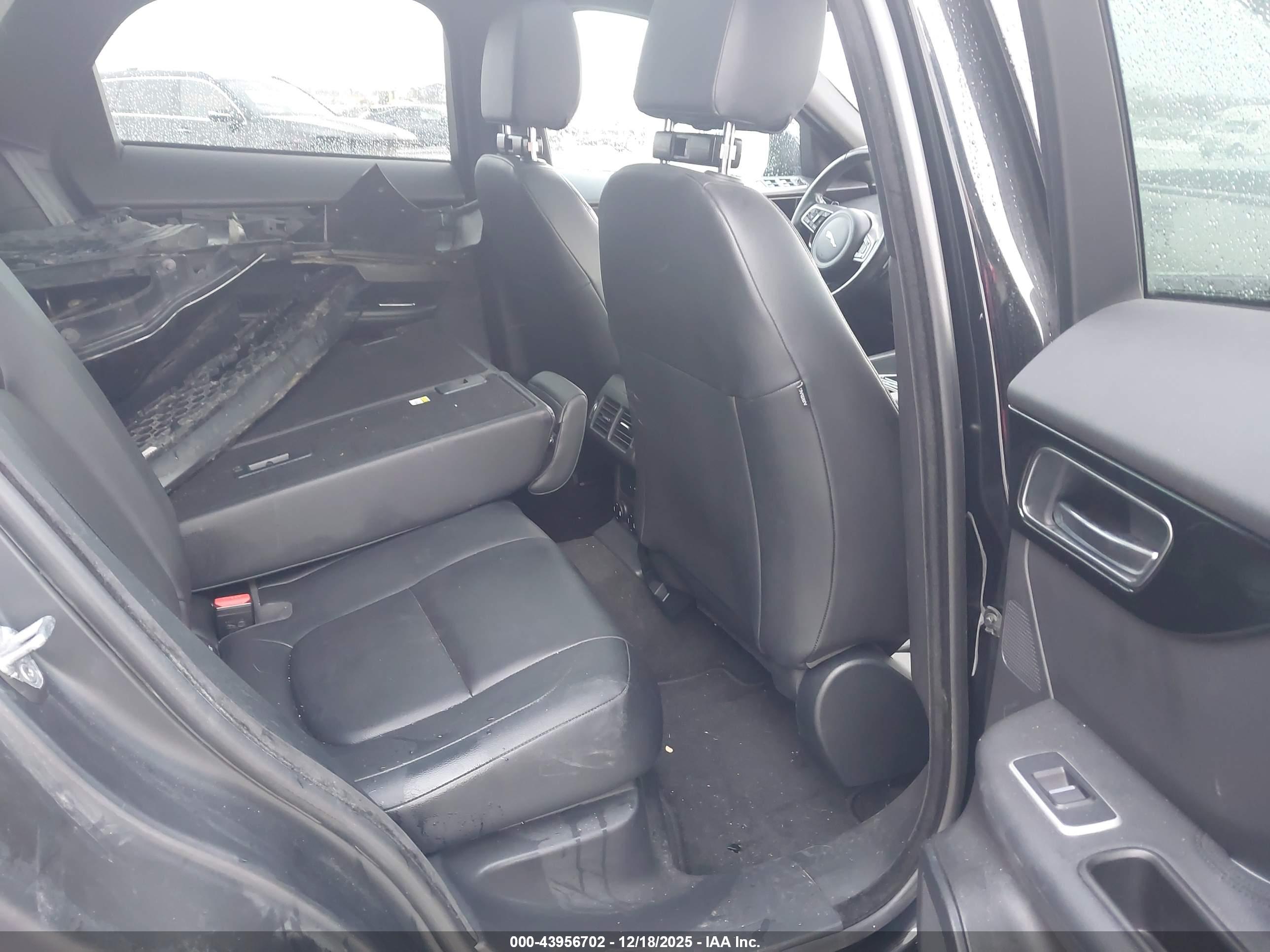 JAGUAR F-PACE image 8