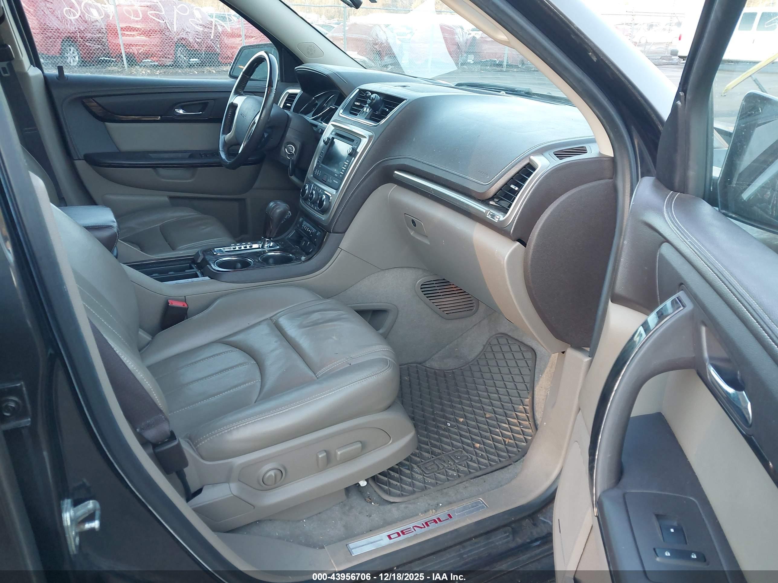 GMC ACADIA image 5