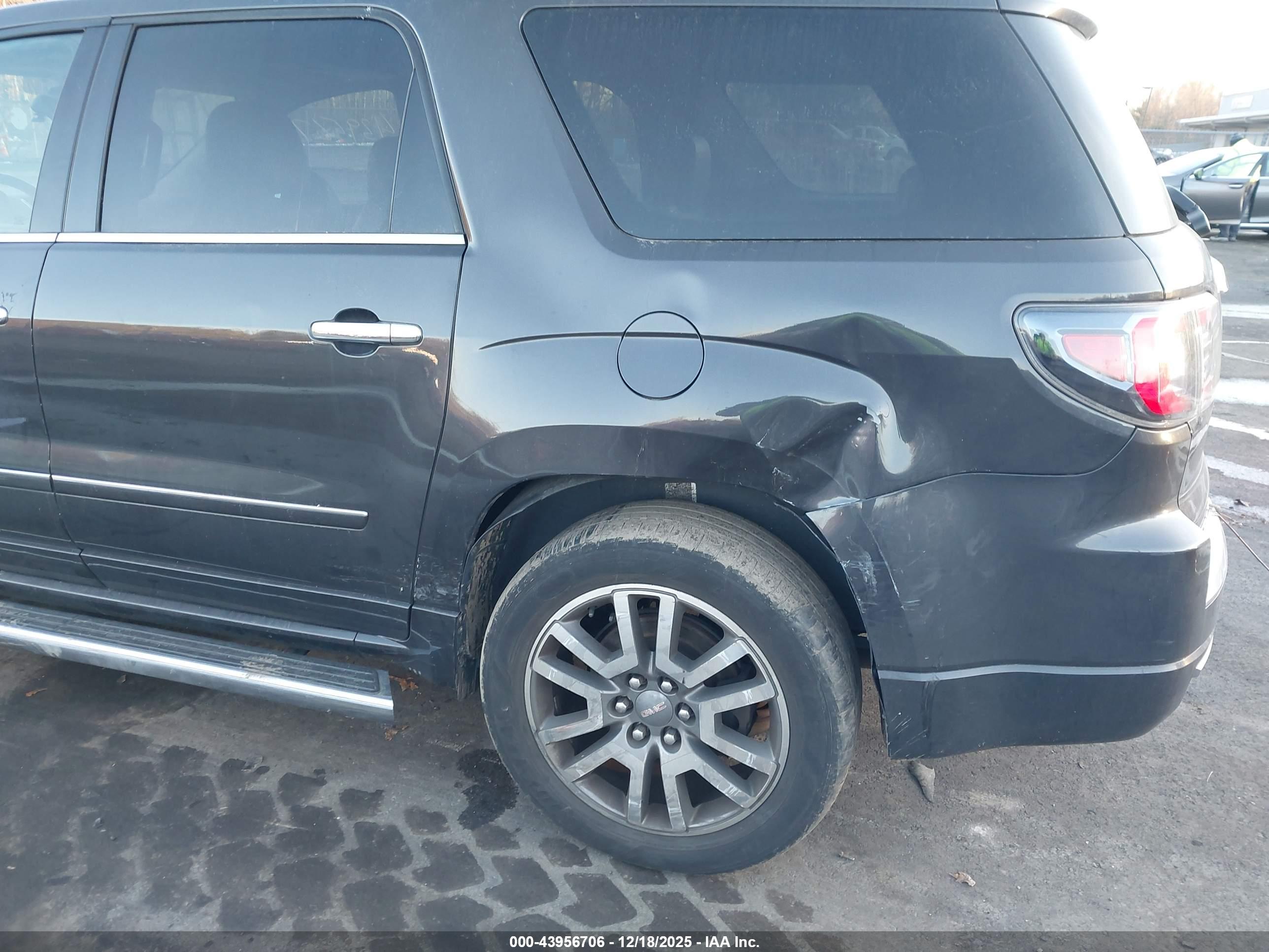GMC ACADIA image 6