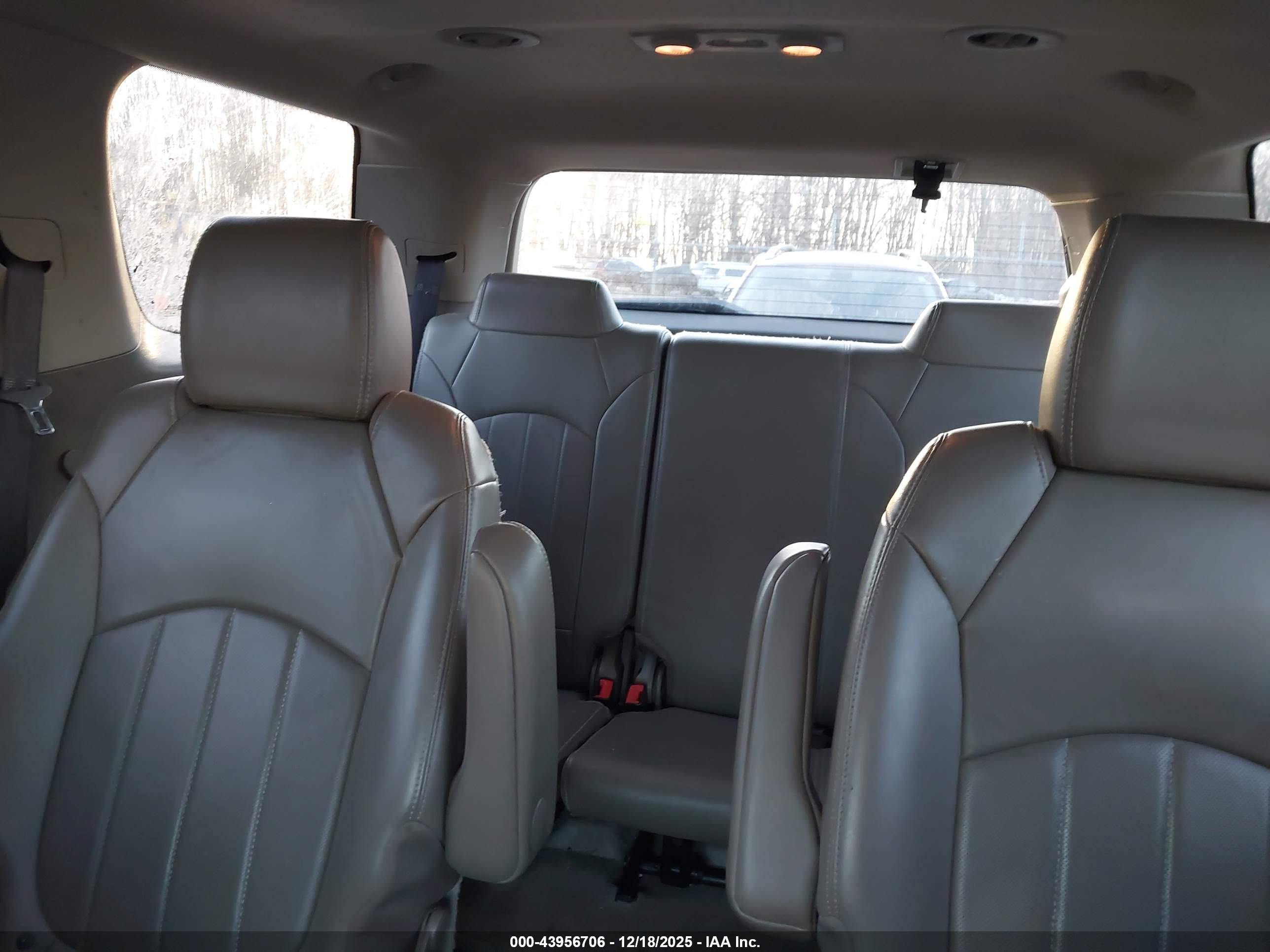 GMC ACADIA image 8