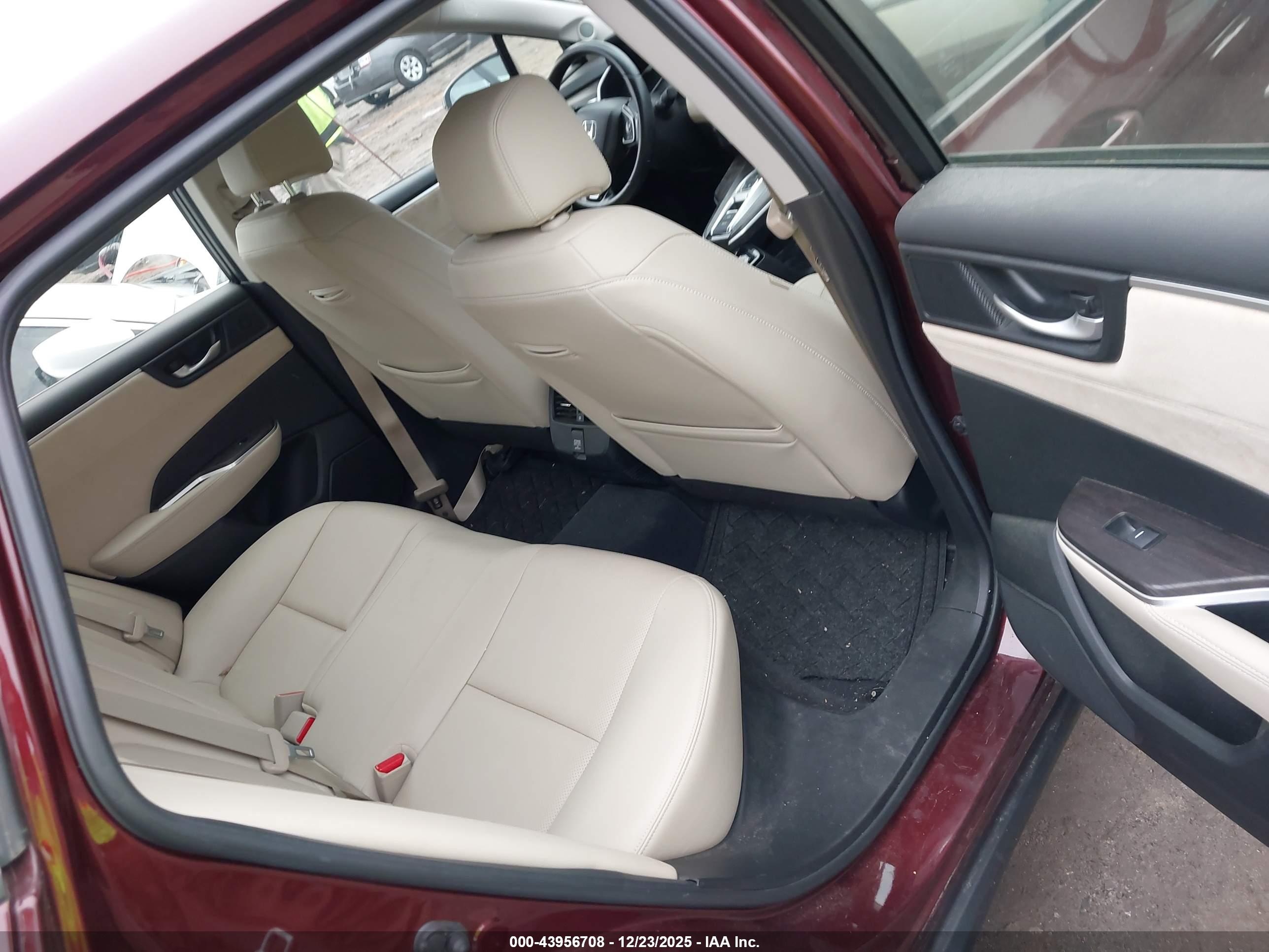 HONDA CLARITY image 8