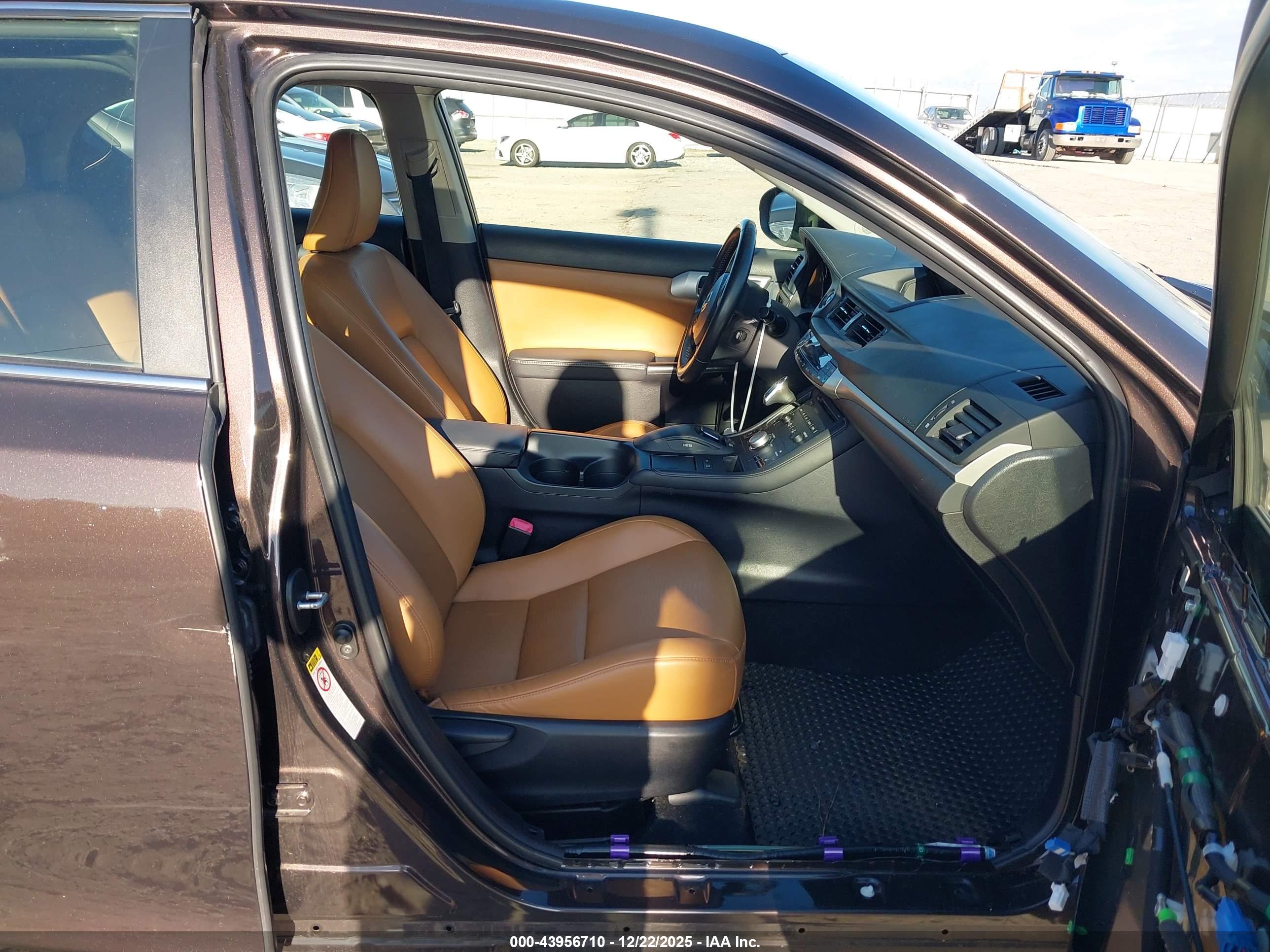 LEXUS CT image 5