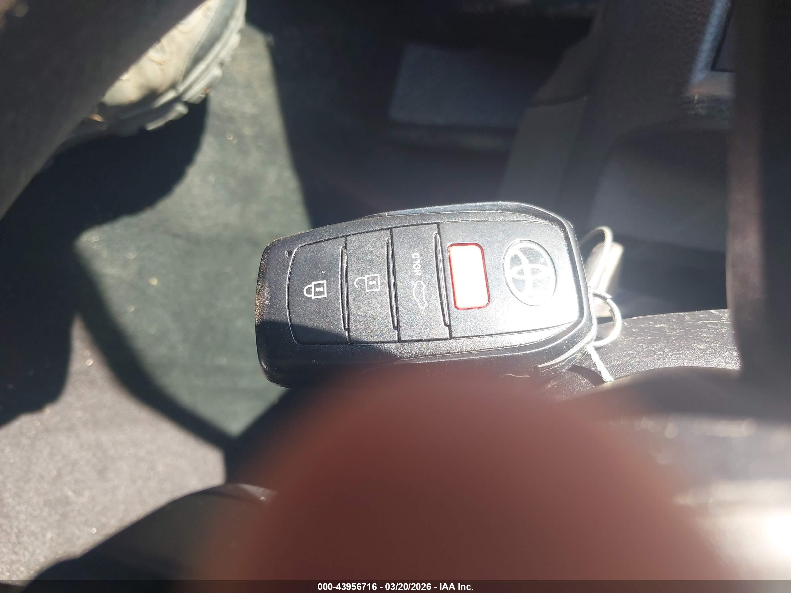 TOYOTA CAMRY image 11