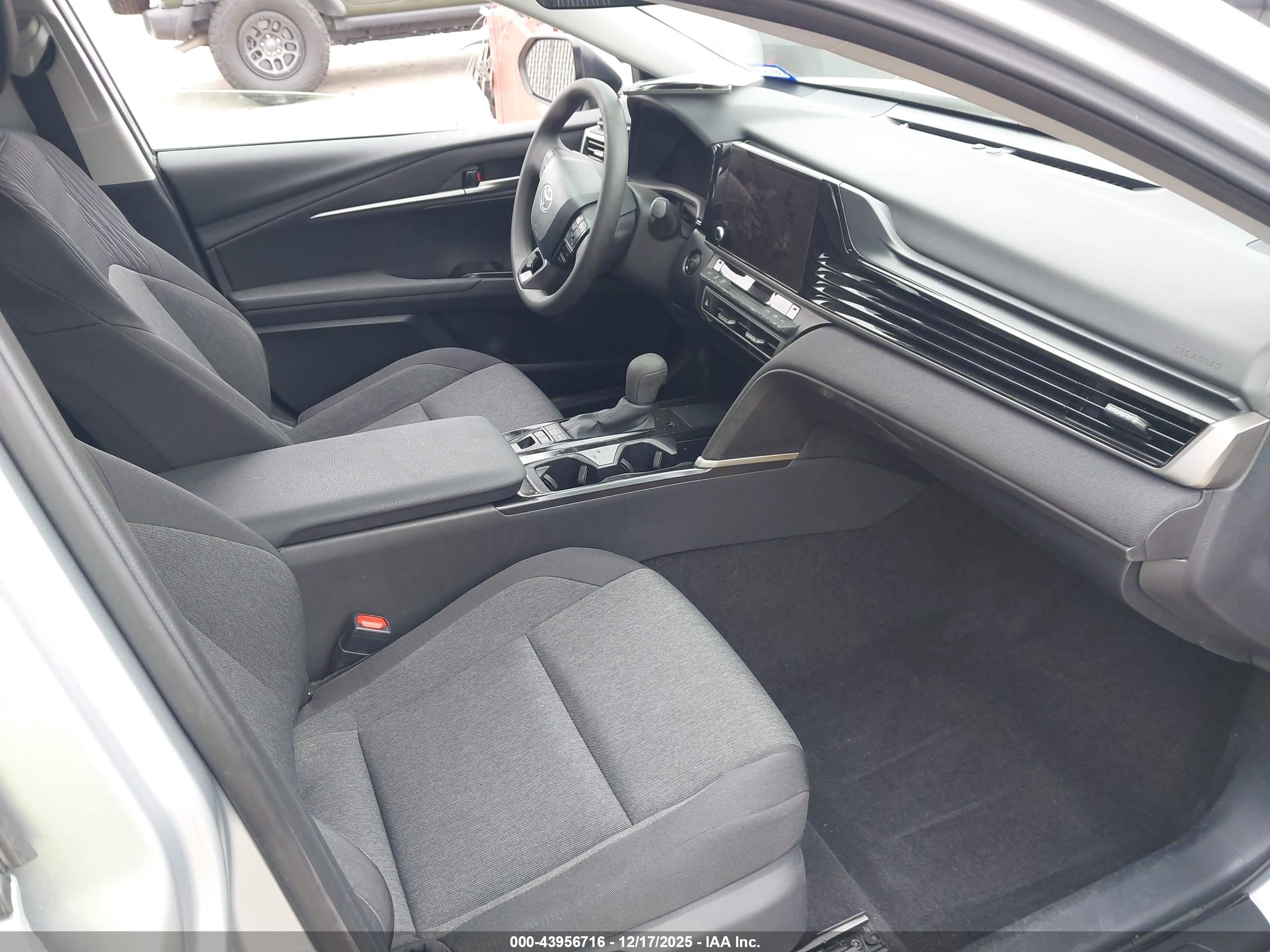 TOYOTA CAMRY image 5