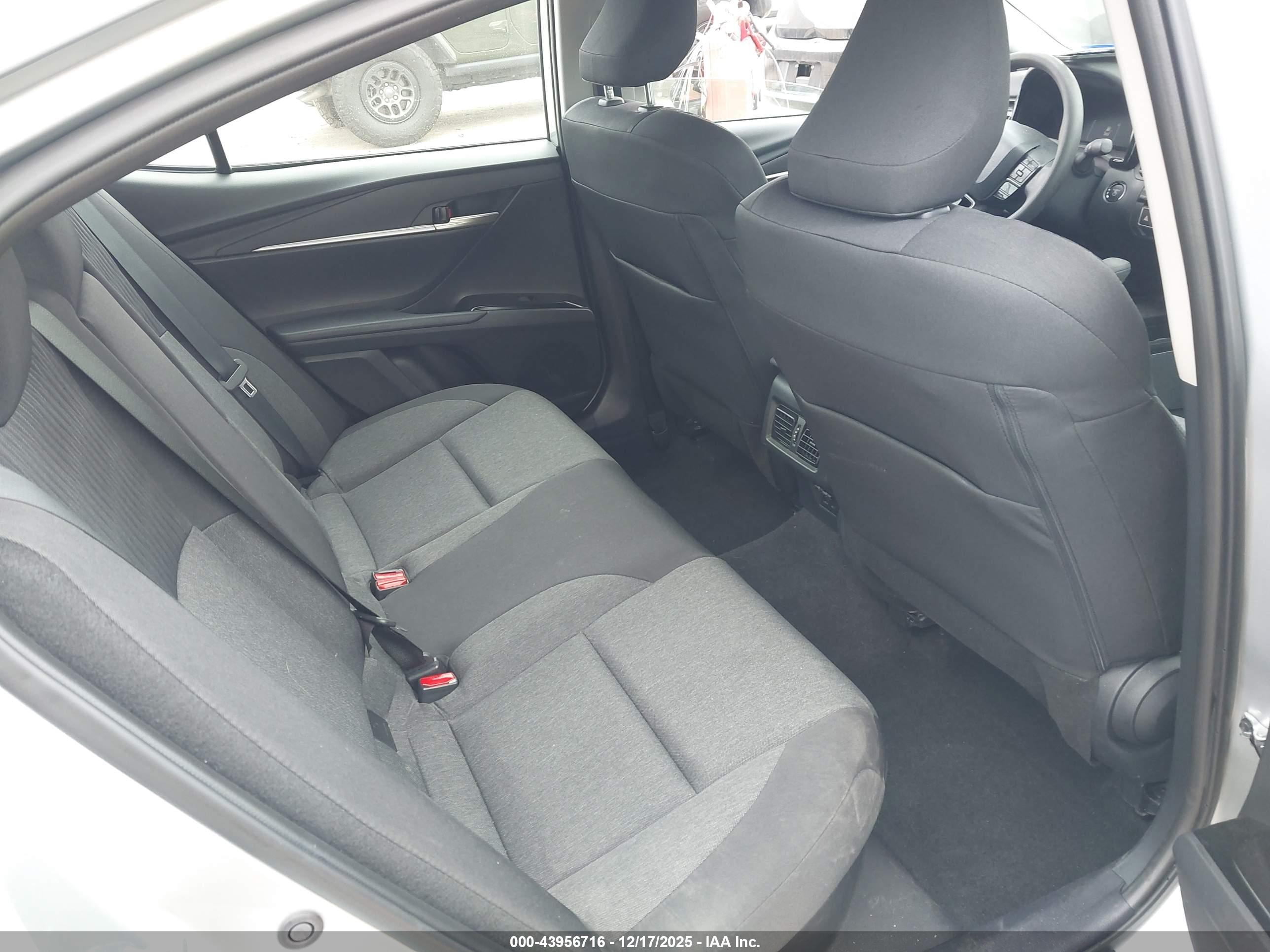 TOYOTA CAMRY image 8
