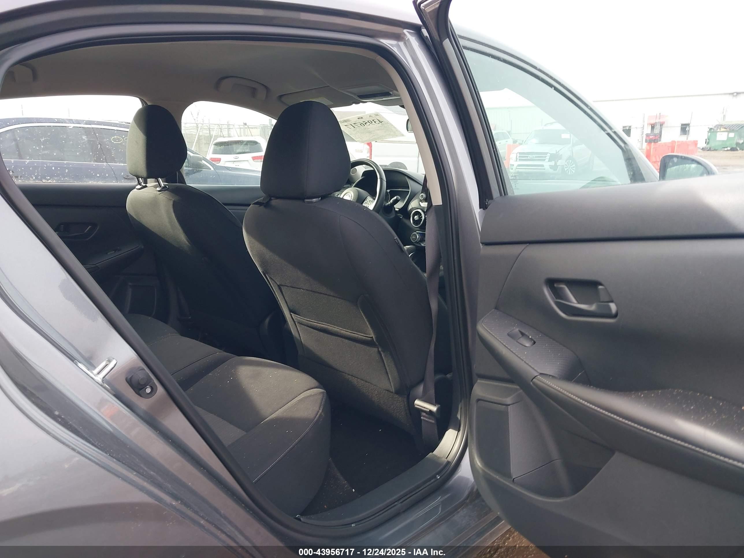 NISSAN SENTRA image 8