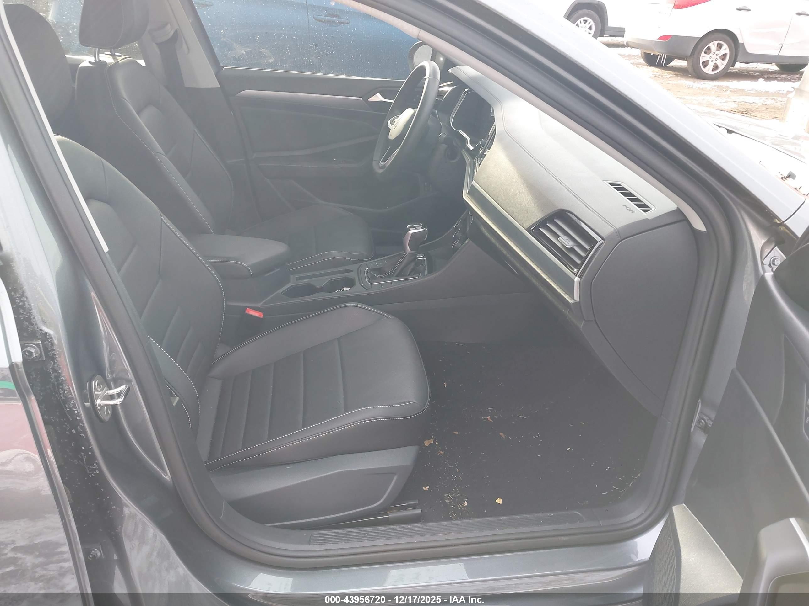 VOLKSWAGEN JETTA image 5