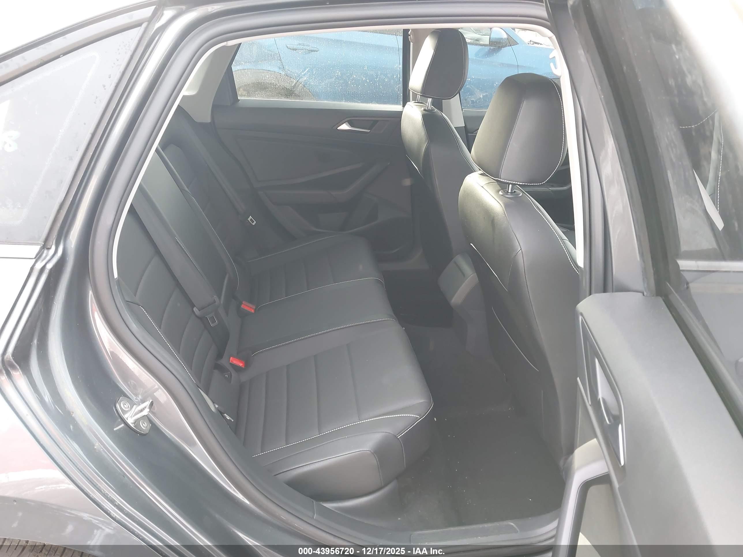VOLKSWAGEN JETTA image 8