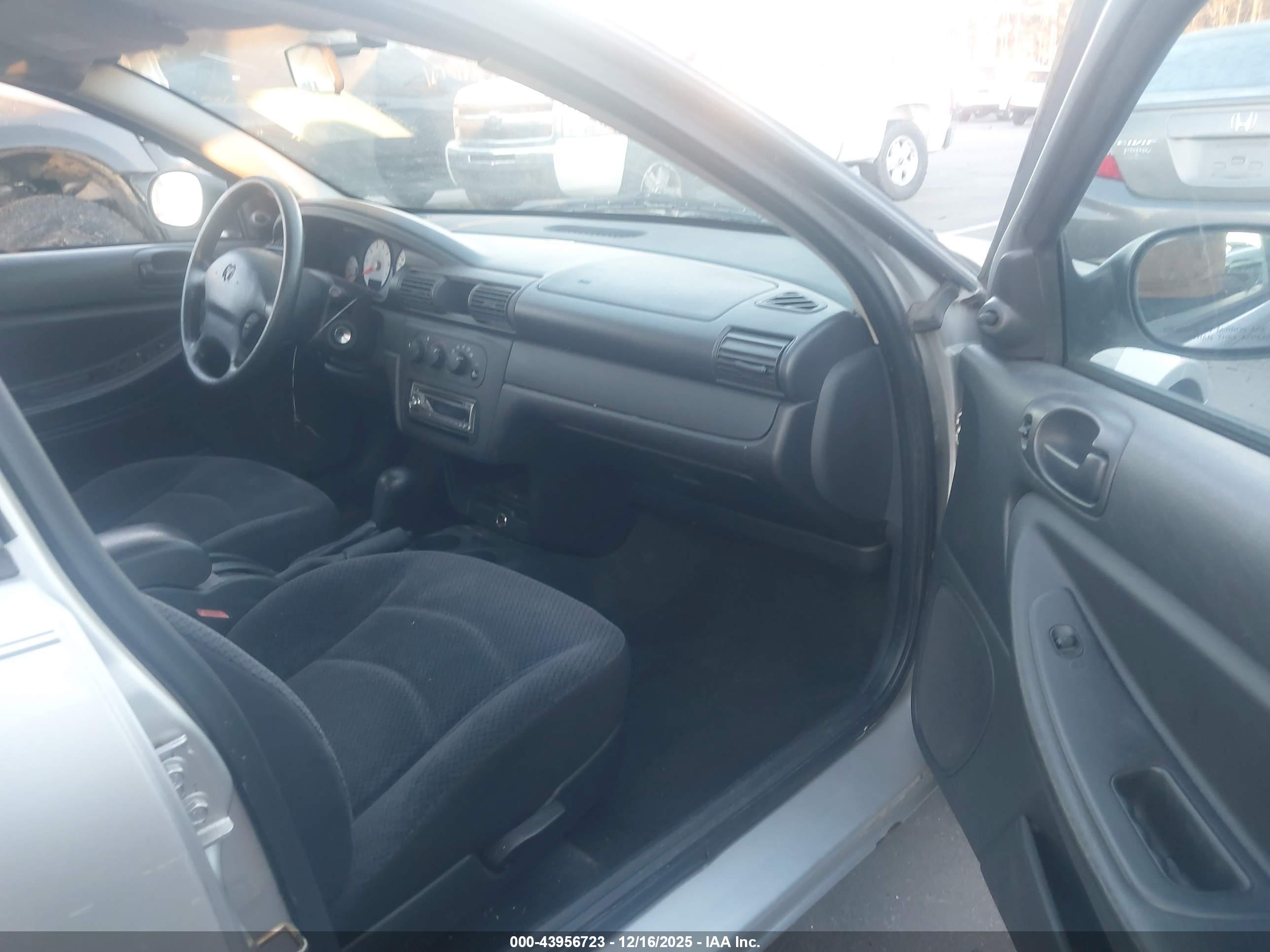 DODGE STRATUS image 5