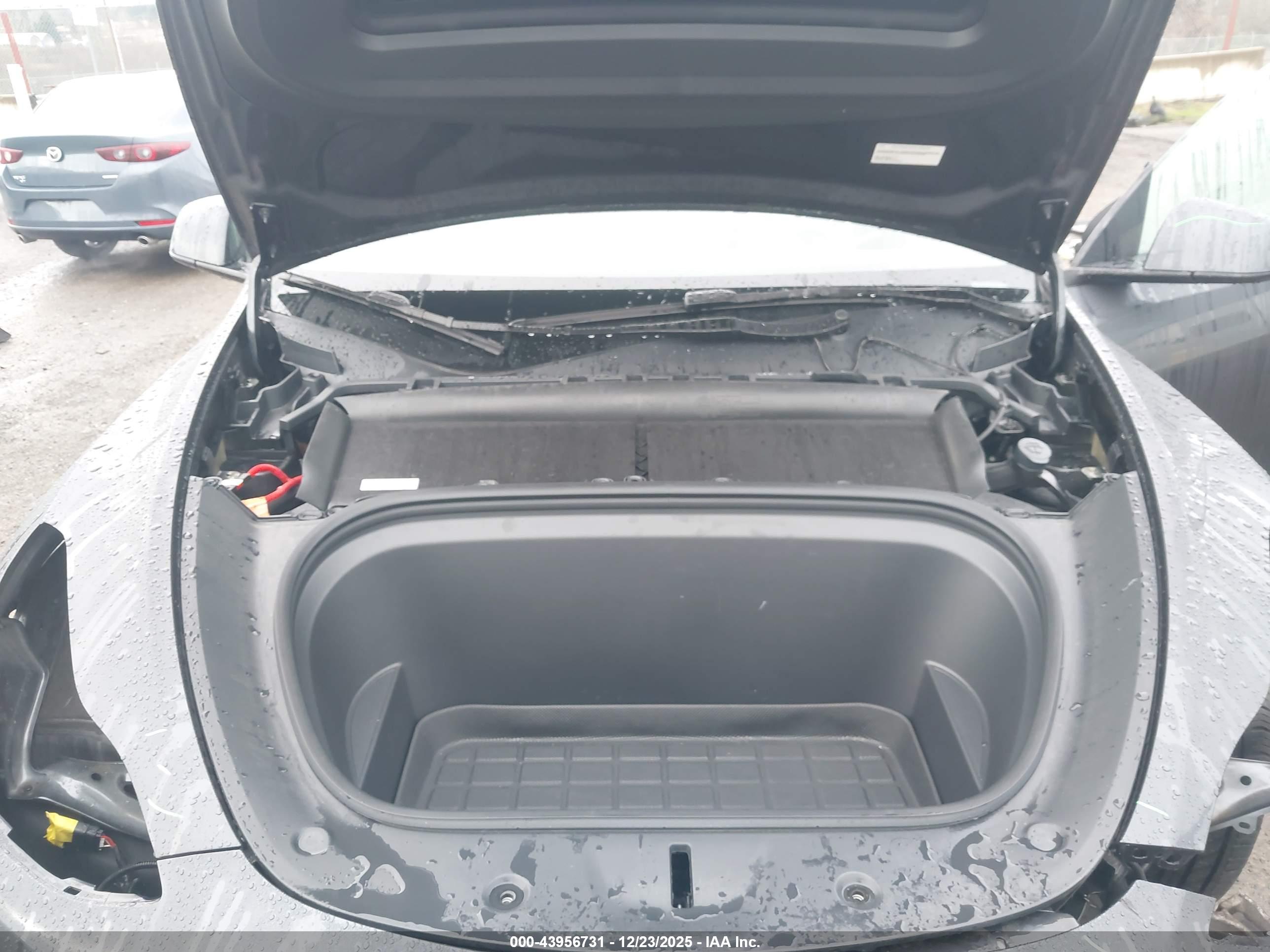 TESLA MODEL image 10