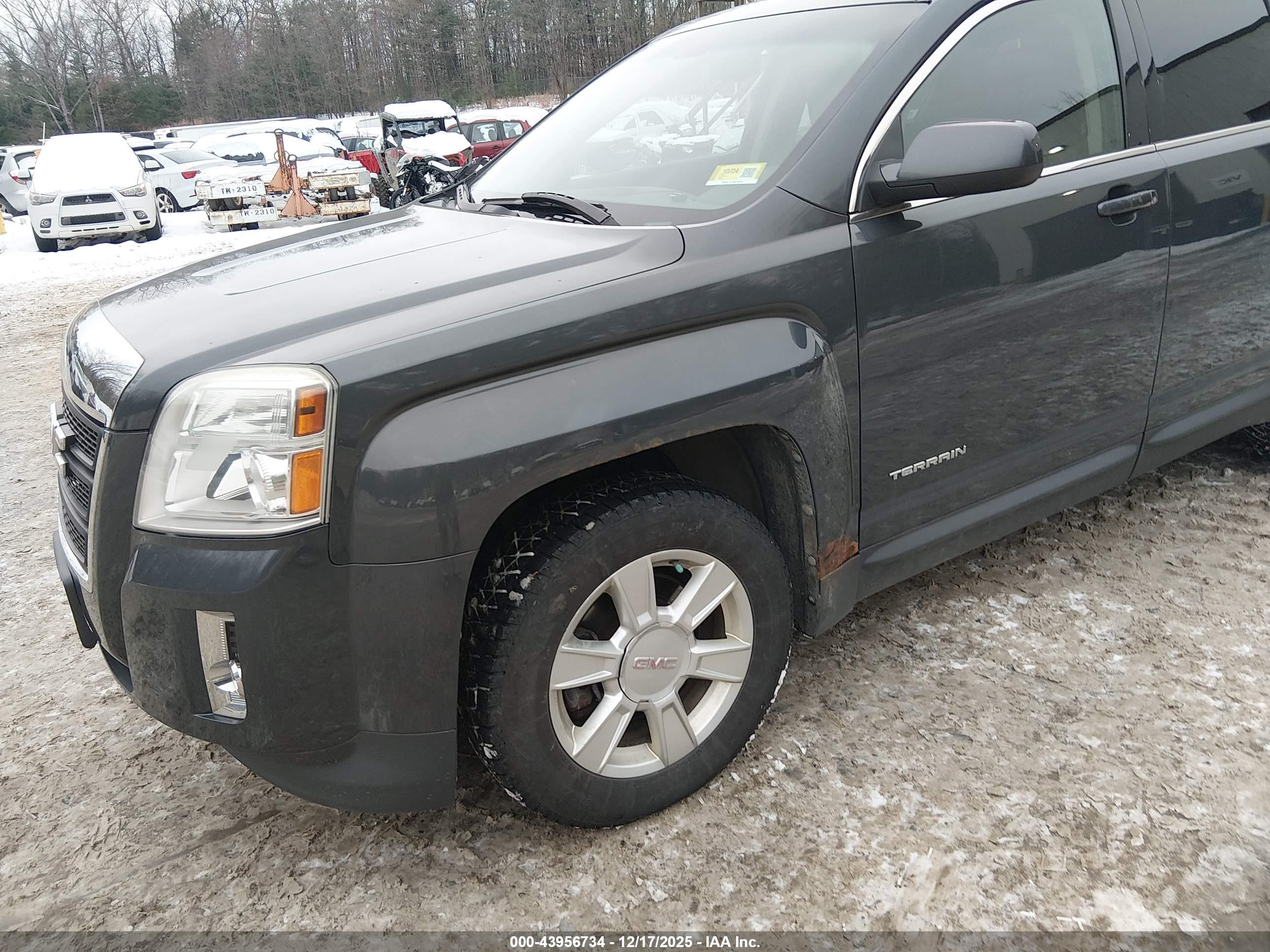 GMC TERRAIN image 6
