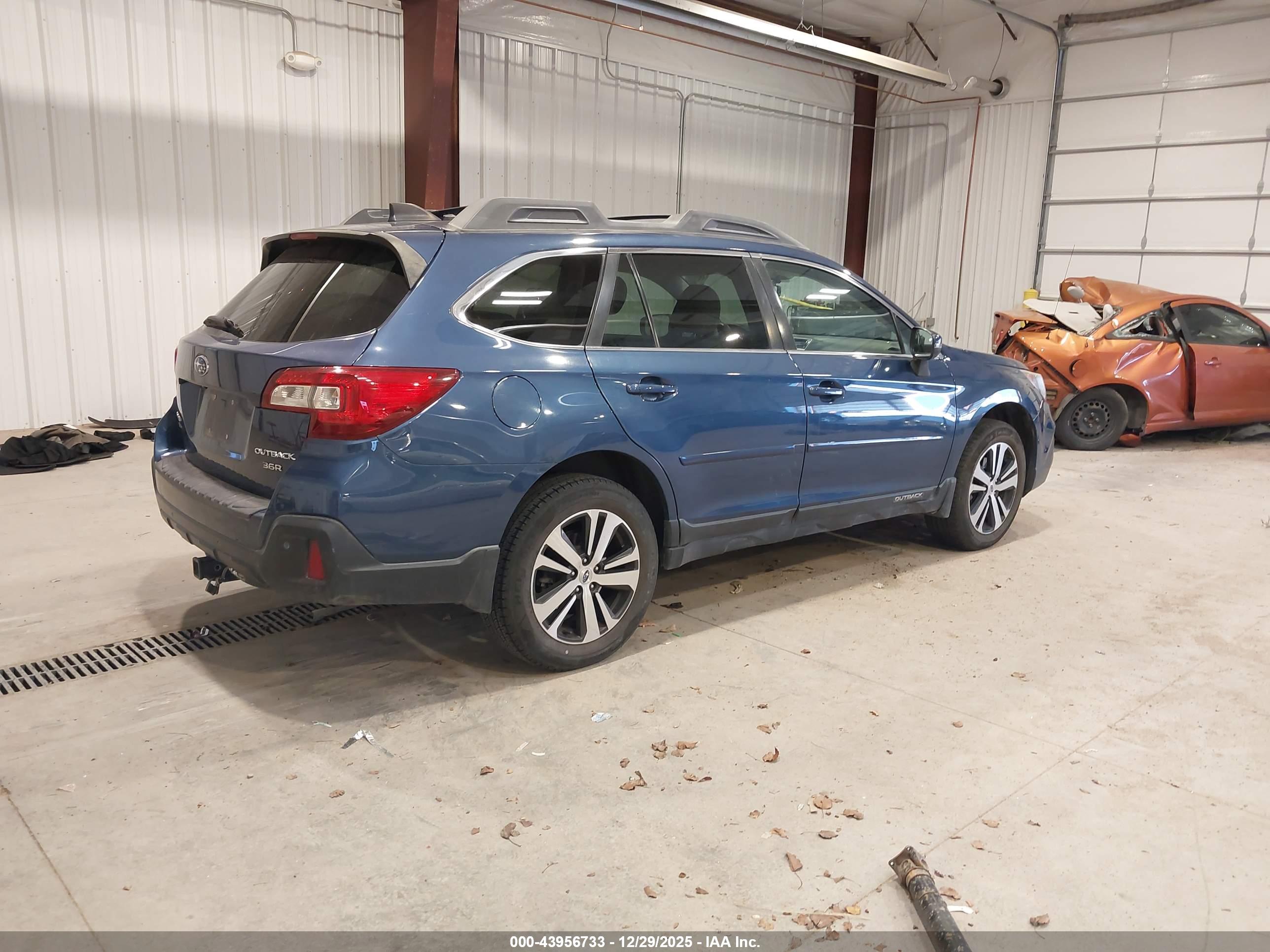 SUBARU OUTBACK image 4