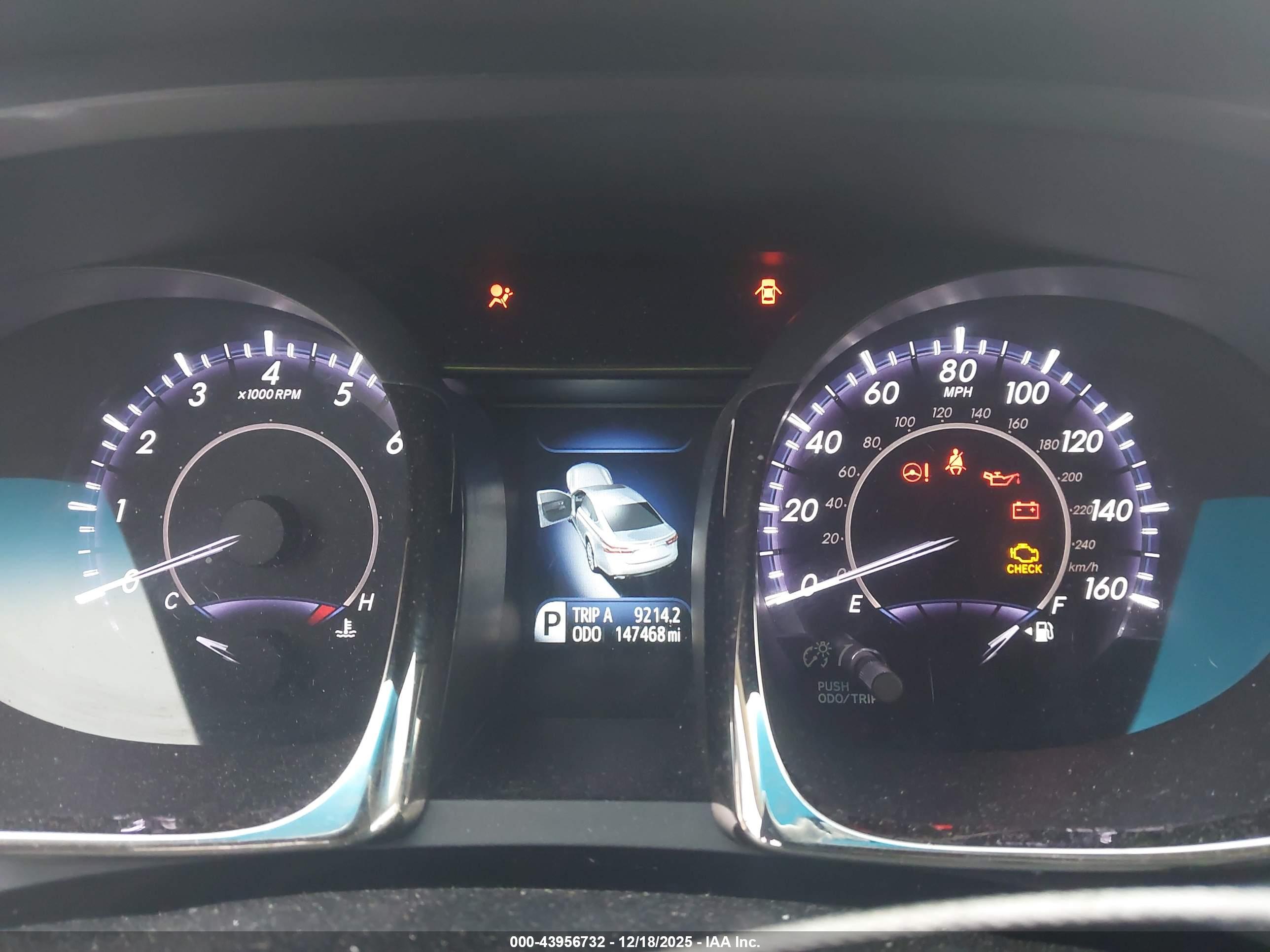 TOYOTA AVALON image 7