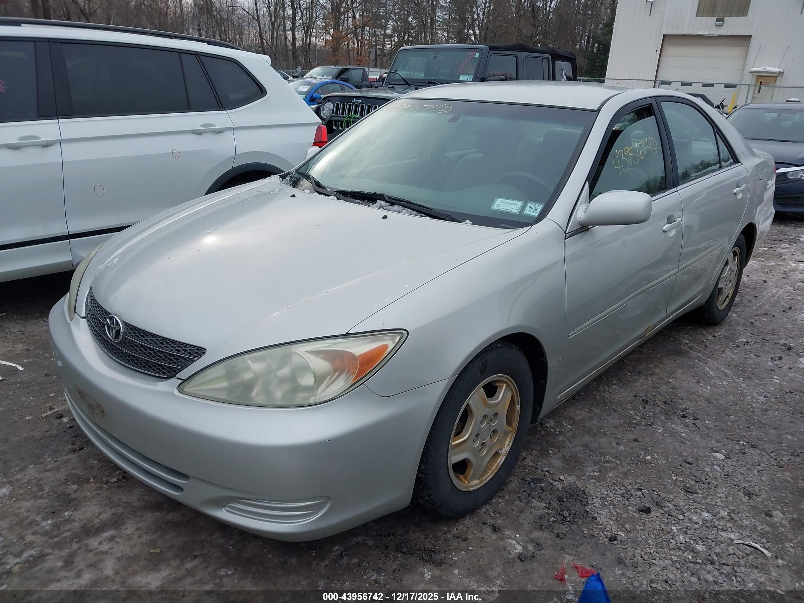 TOYOTA CAMRY image 2