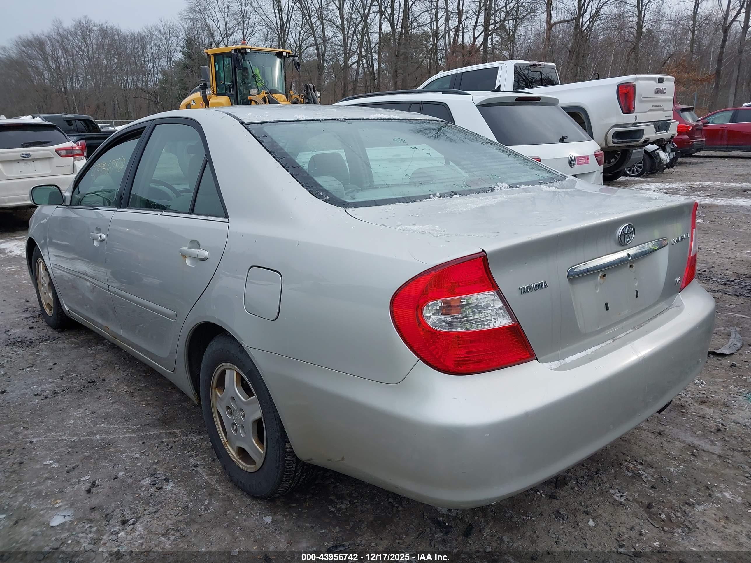 TOYOTA CAMRY image 3