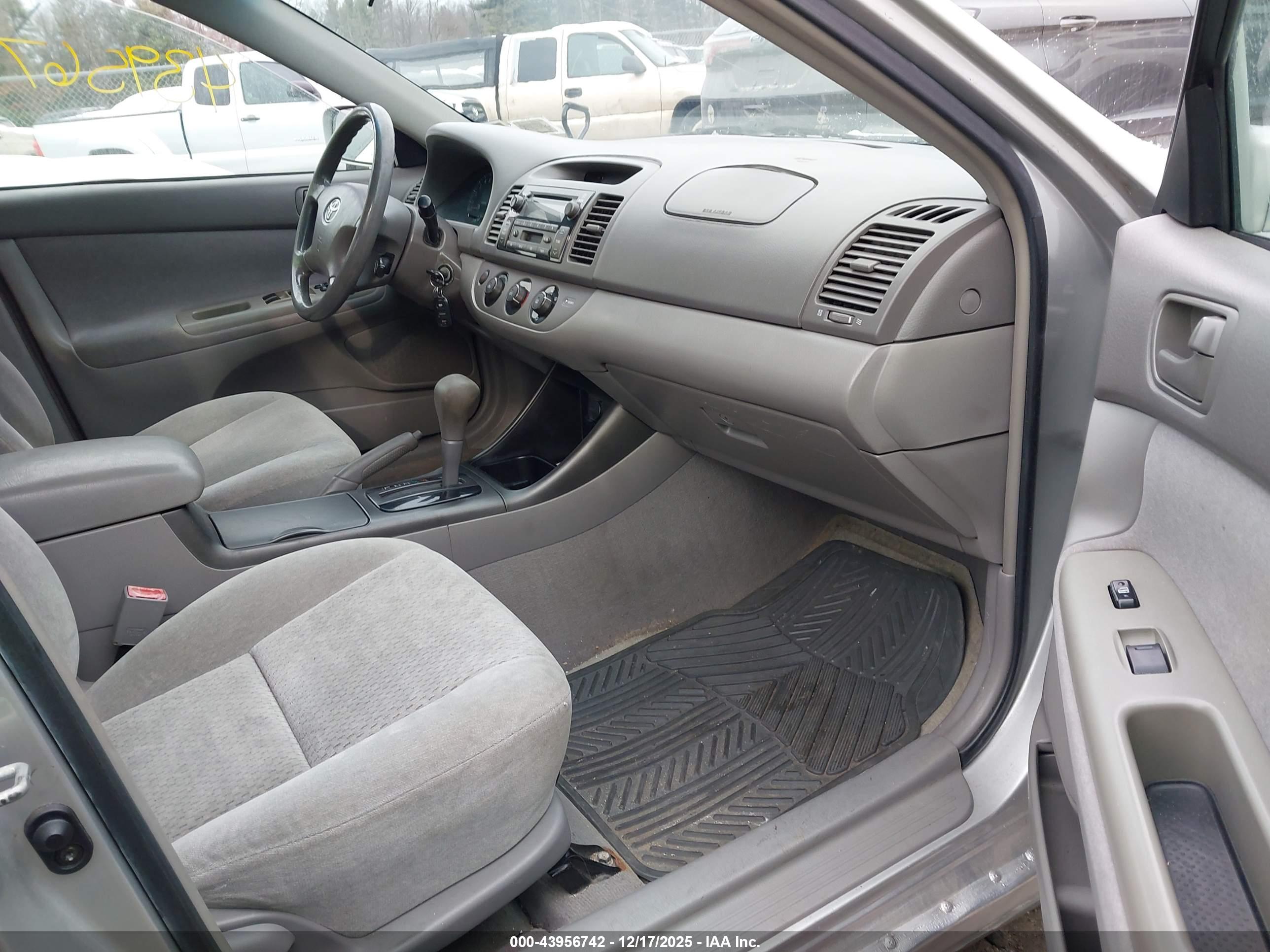 TOYOTA CAMRY image 5