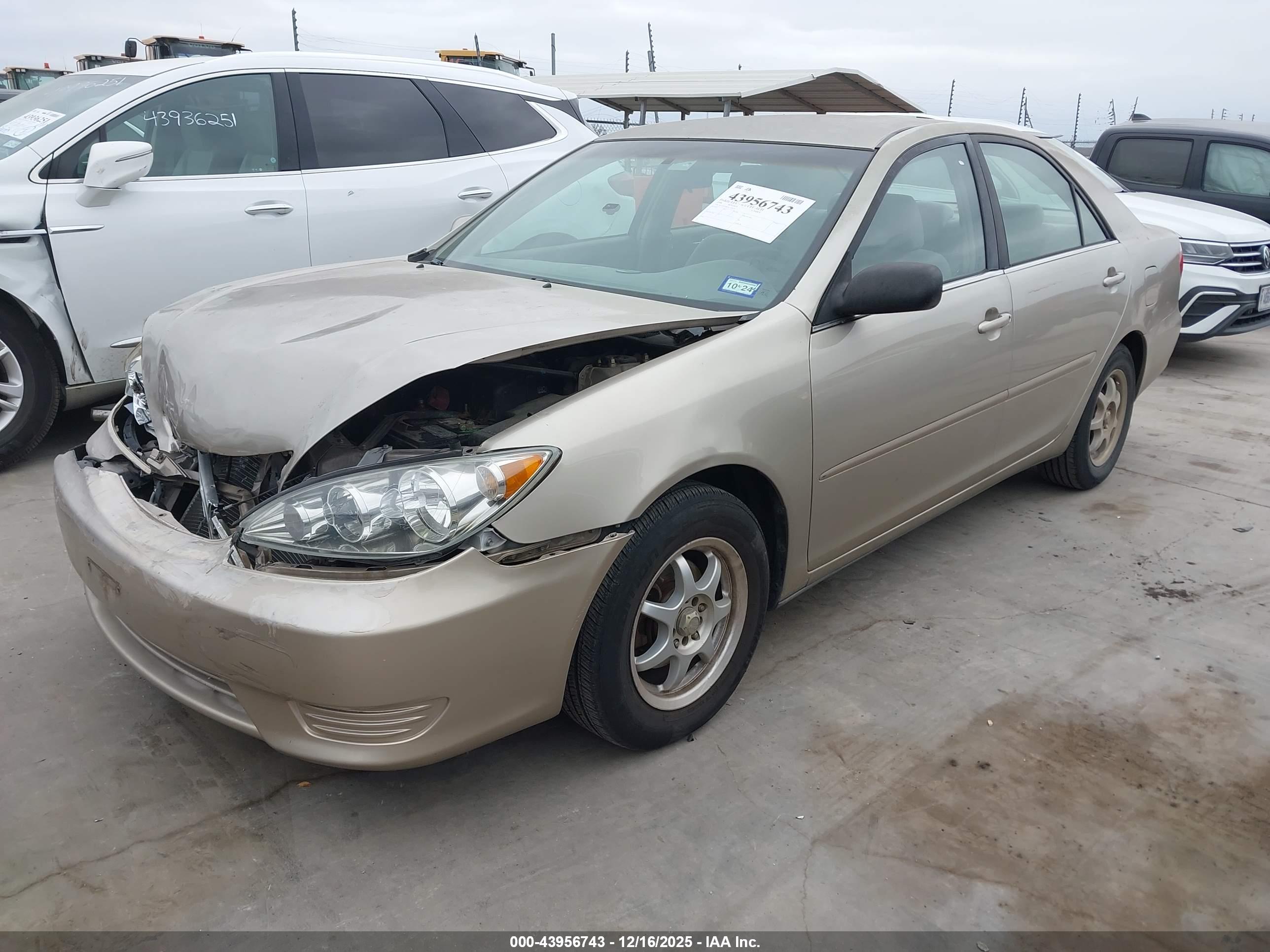 TOYOTA CAMRY image 2