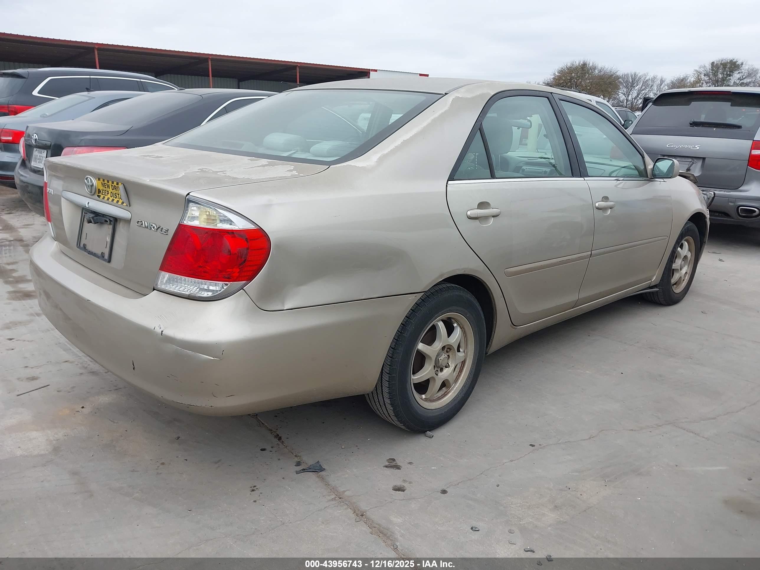 TOYOTA CAMRY image 4