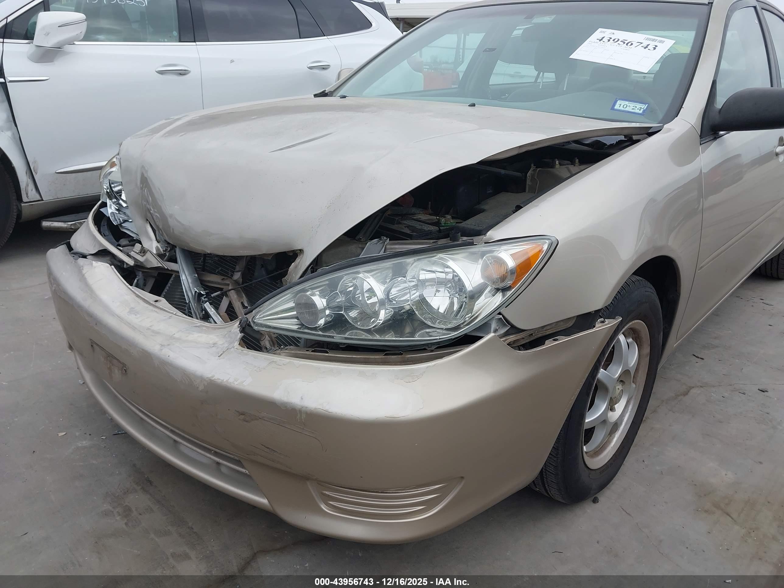 TOYOTA CAMRY image 6
