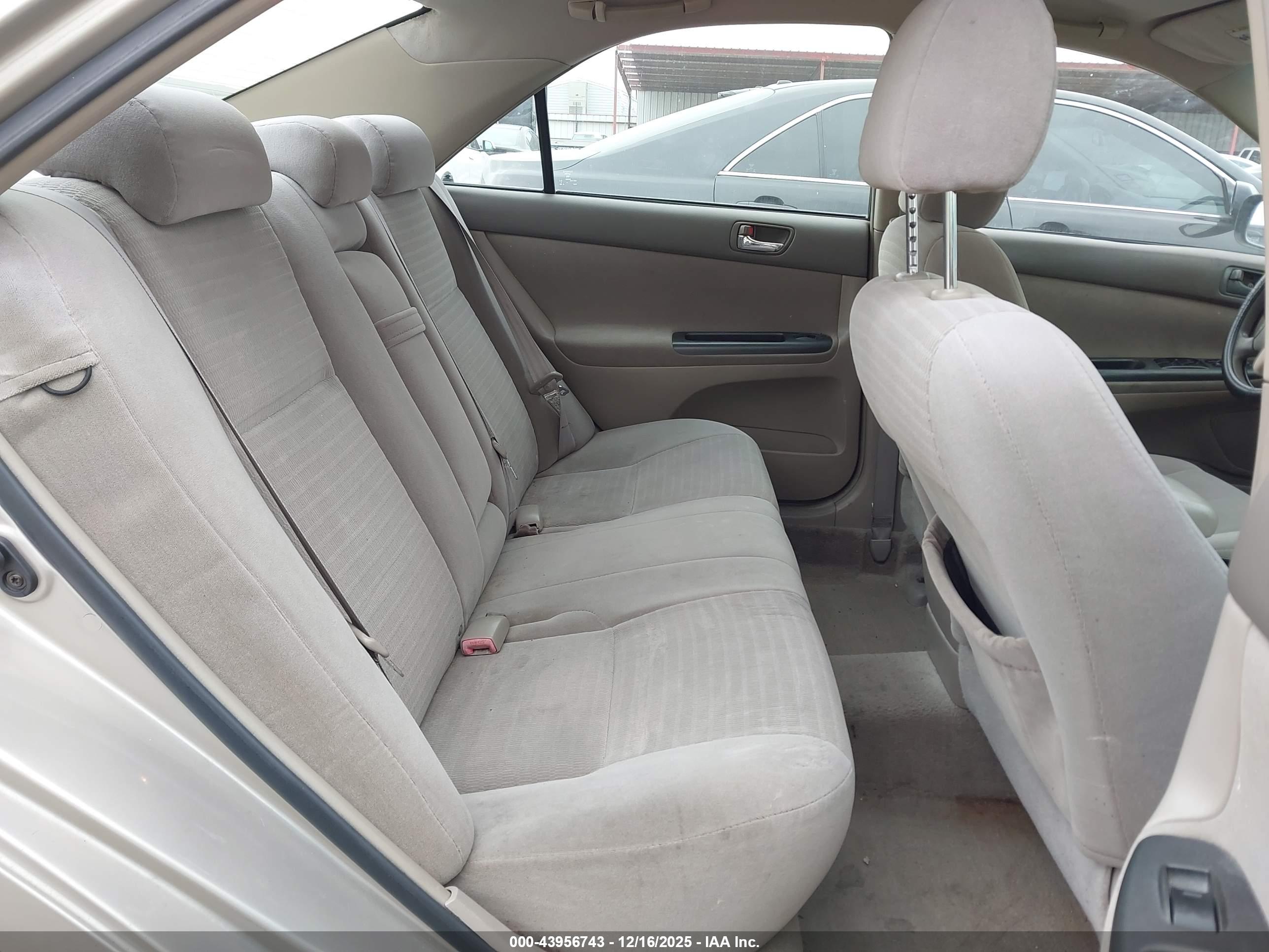 TOYOTA CAMRY image 8