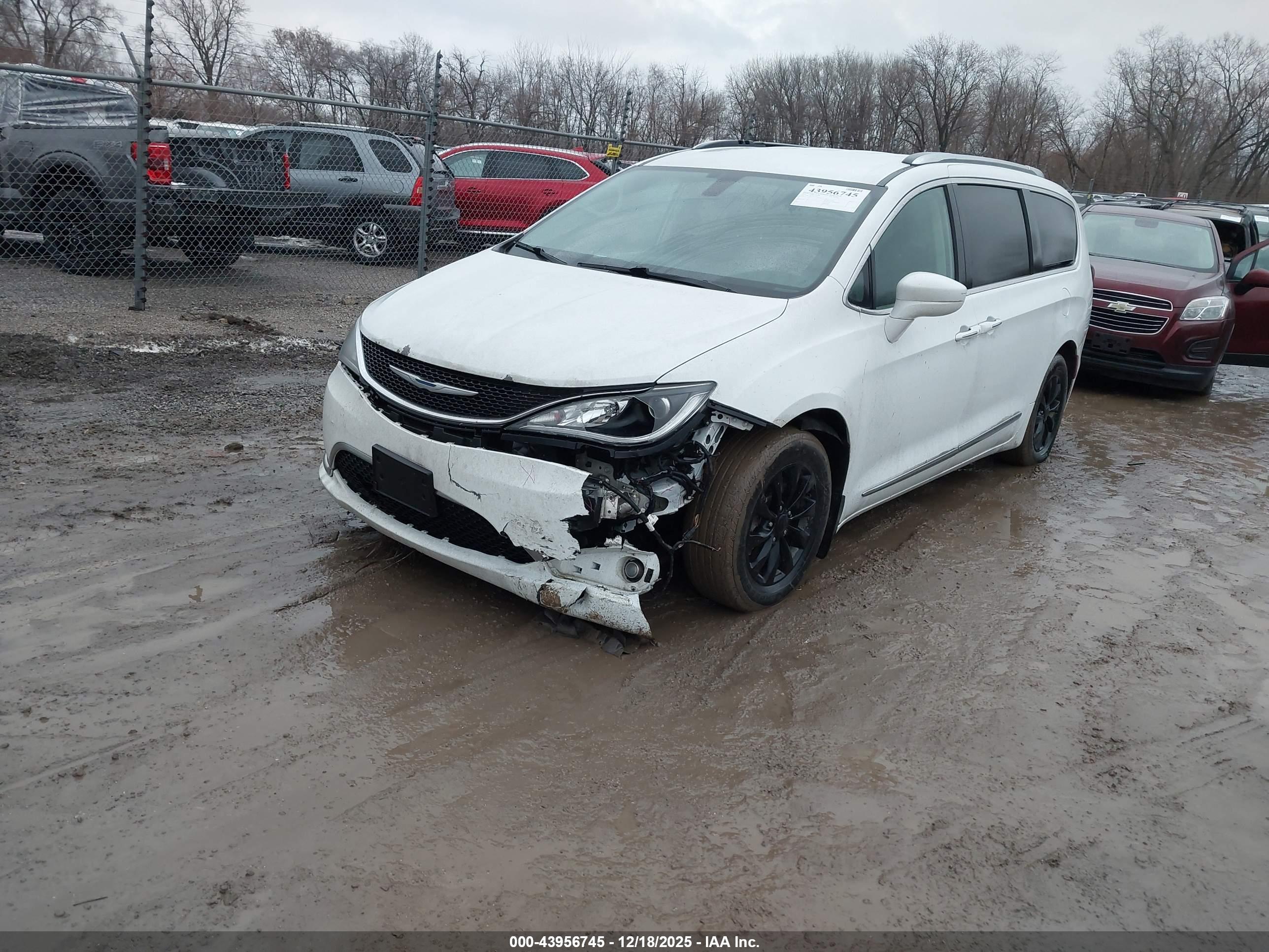CHRYSLER PACIFICA image 2