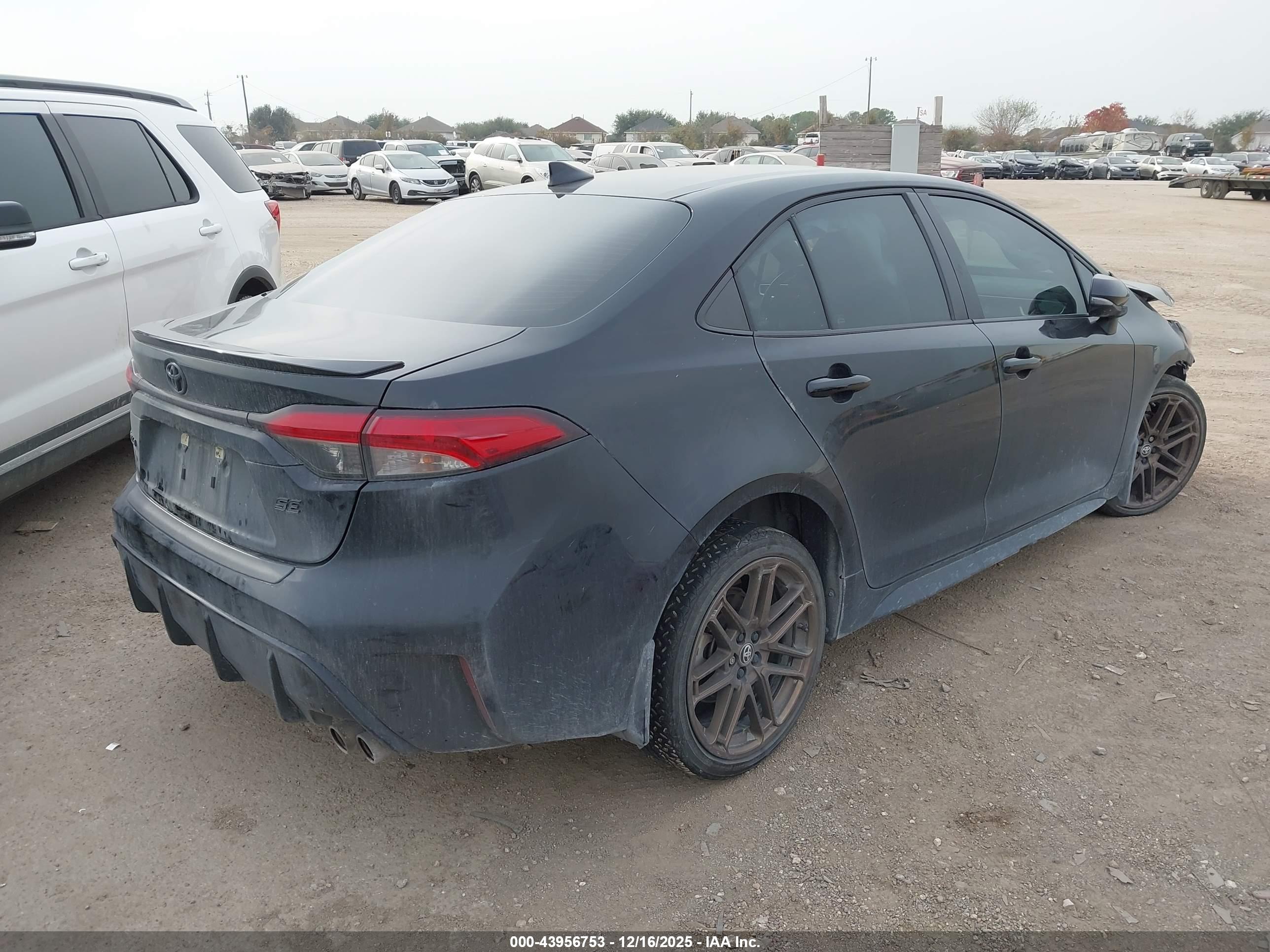 TOYOTA COROLLA image 4