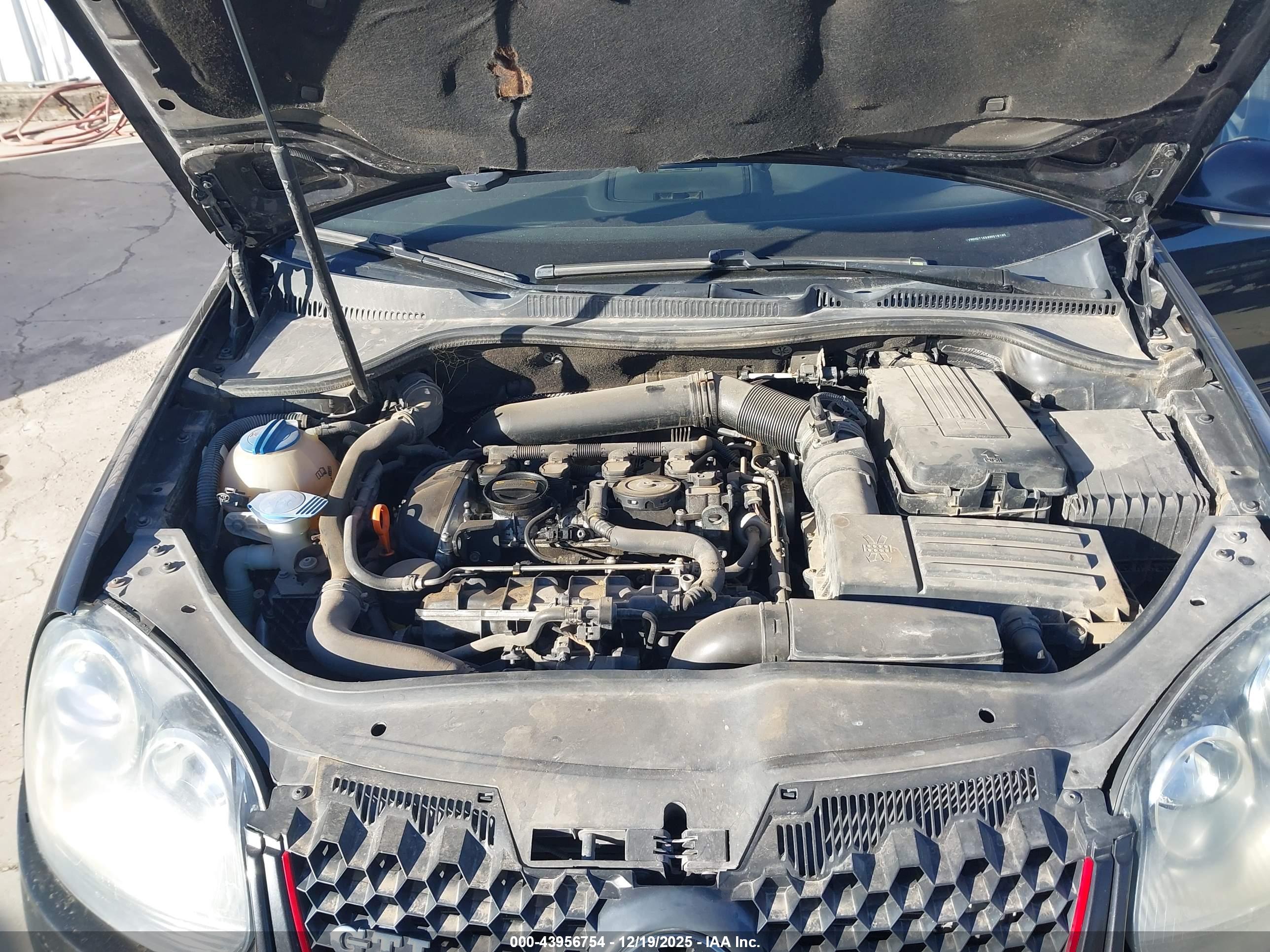 VOLKSWAGEN GTI image 10