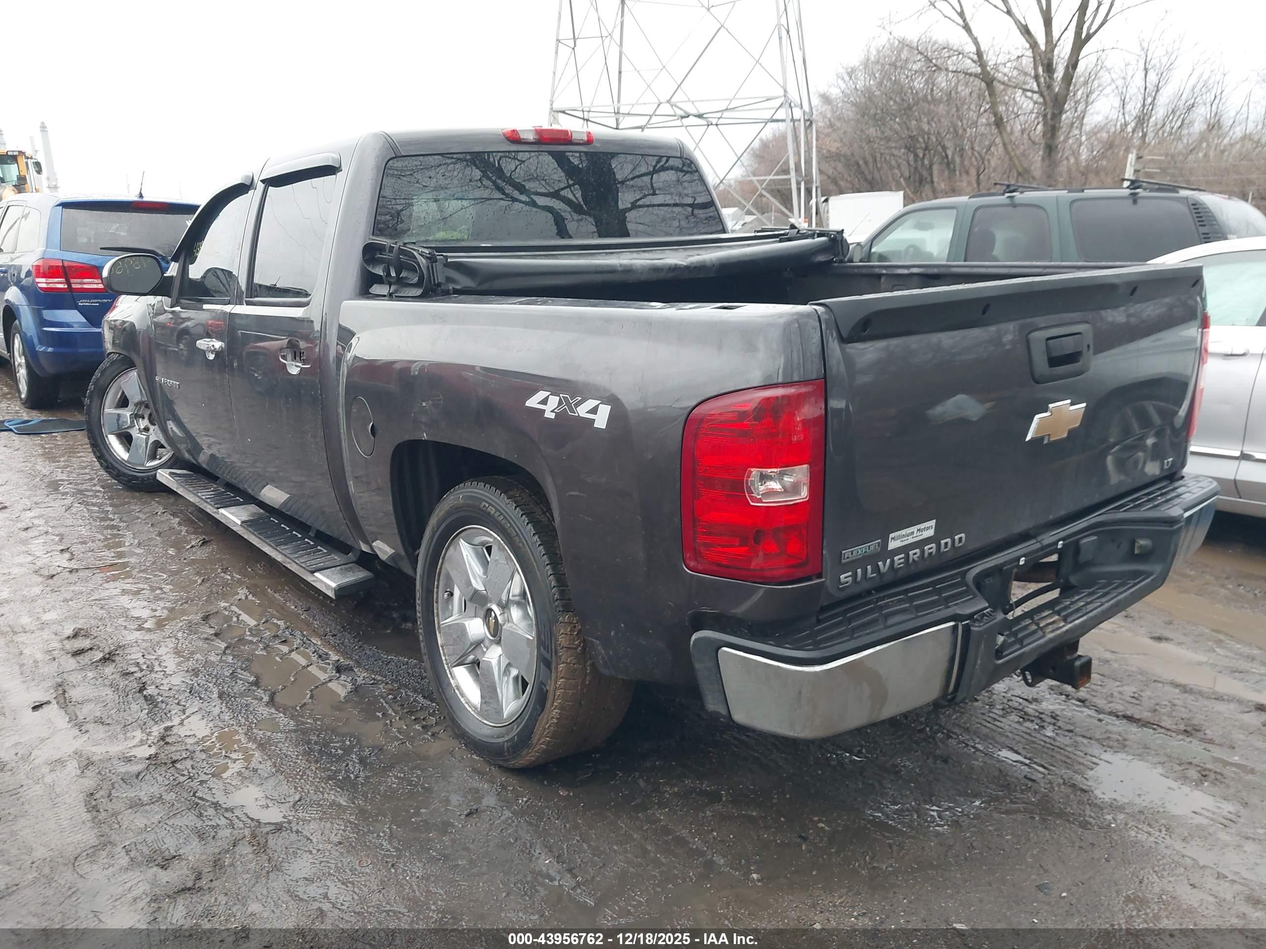 CHEVROLET SILVERADO image 3
