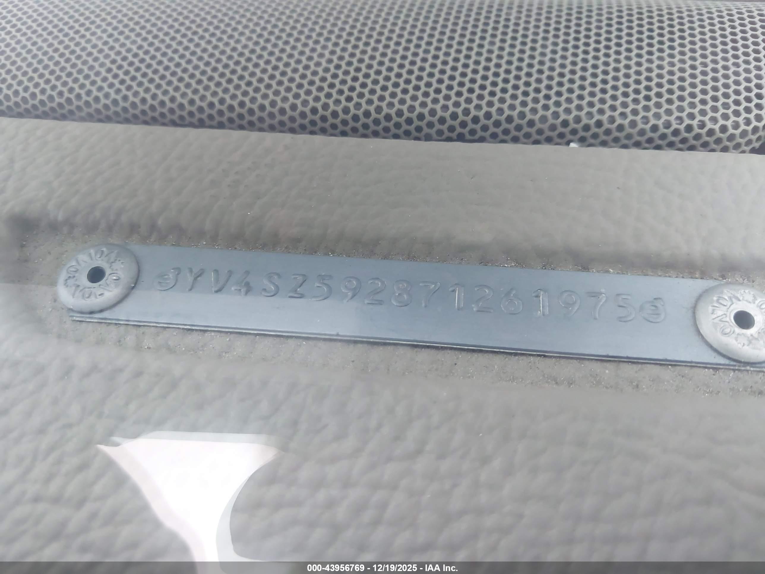 VOLVO XC70 image 9
