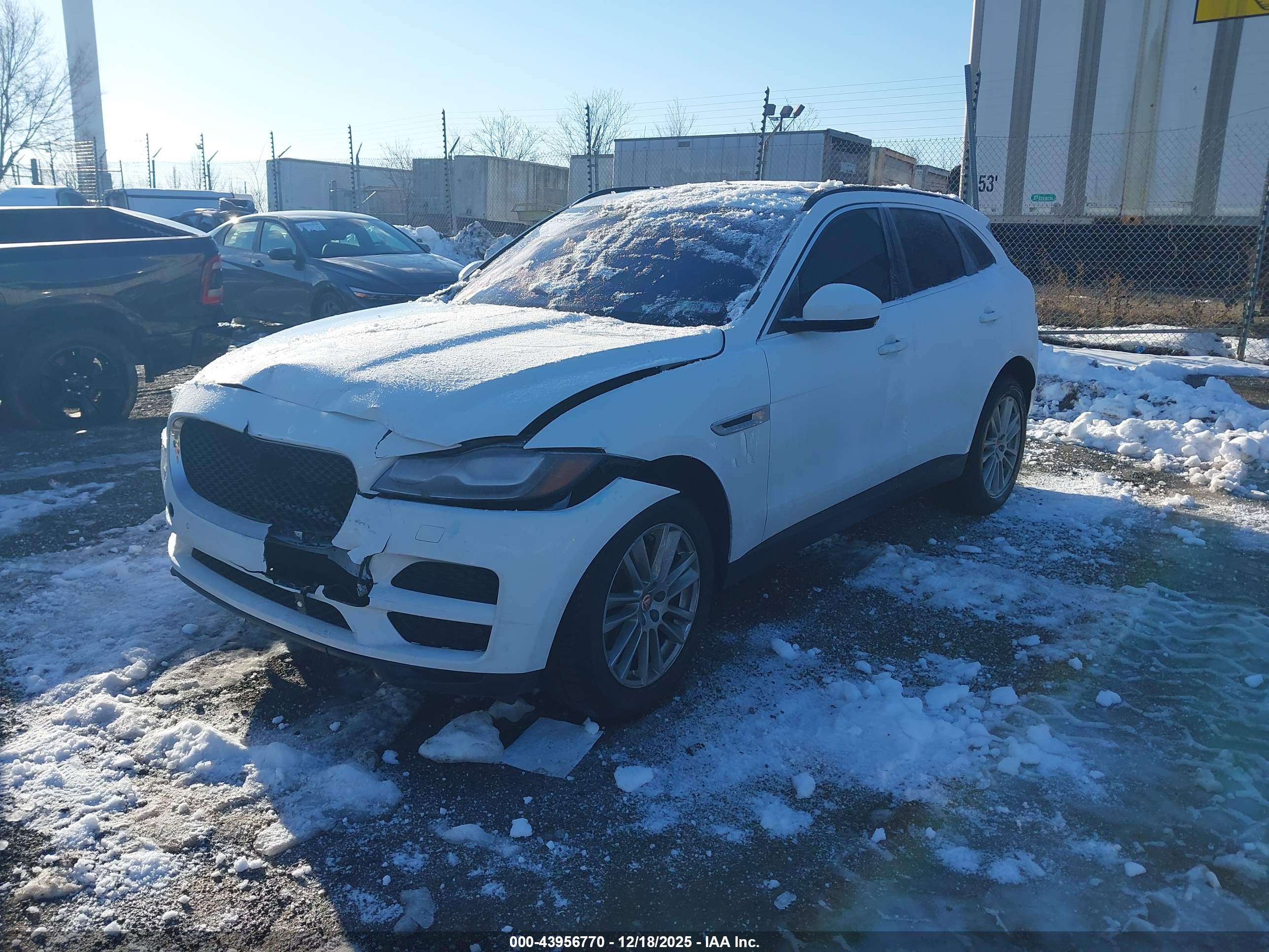 JAGUAR F-PACE image 2