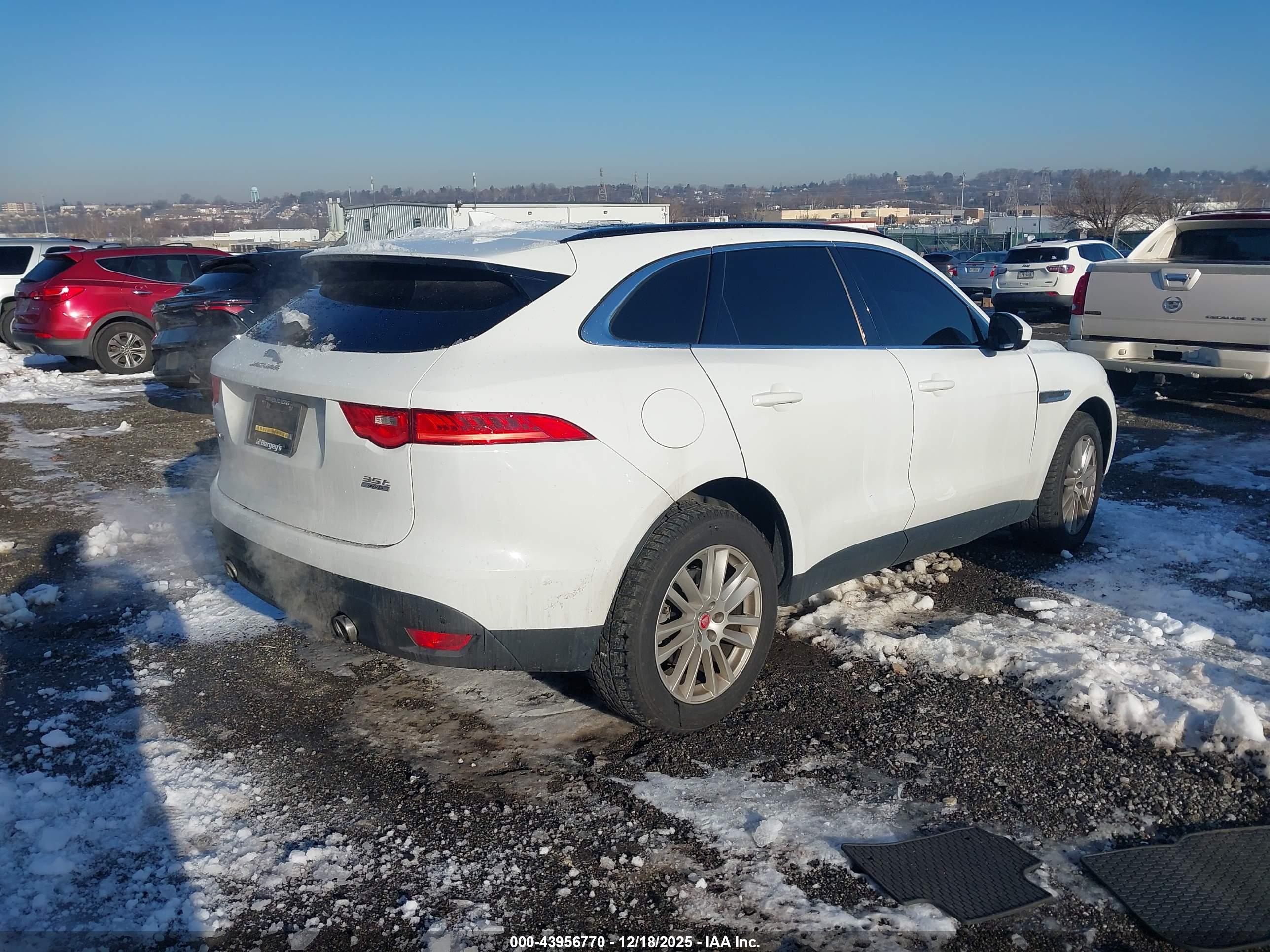 JAGUAR F-PACE image 4