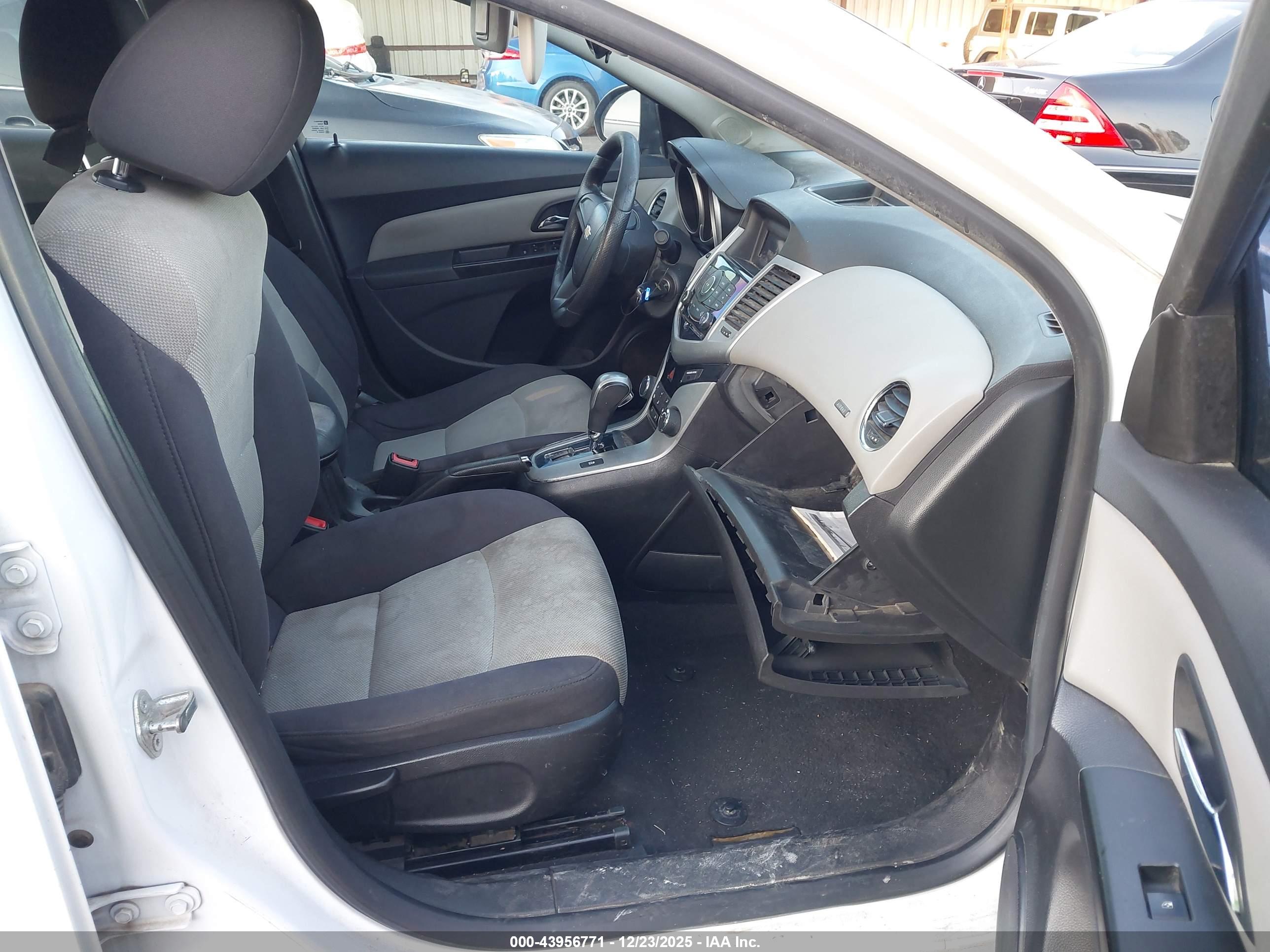 CHEVROLET CRUZE image 5