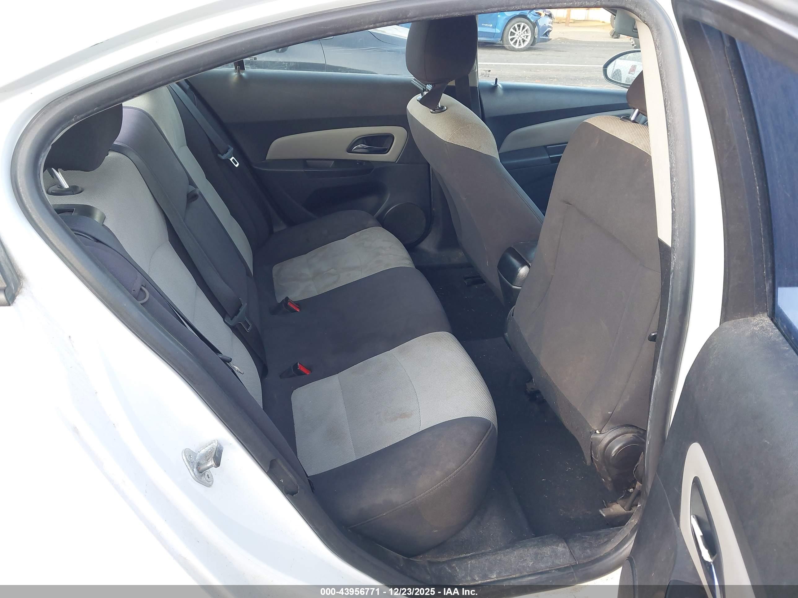CHEVROLET CRUZE image 8