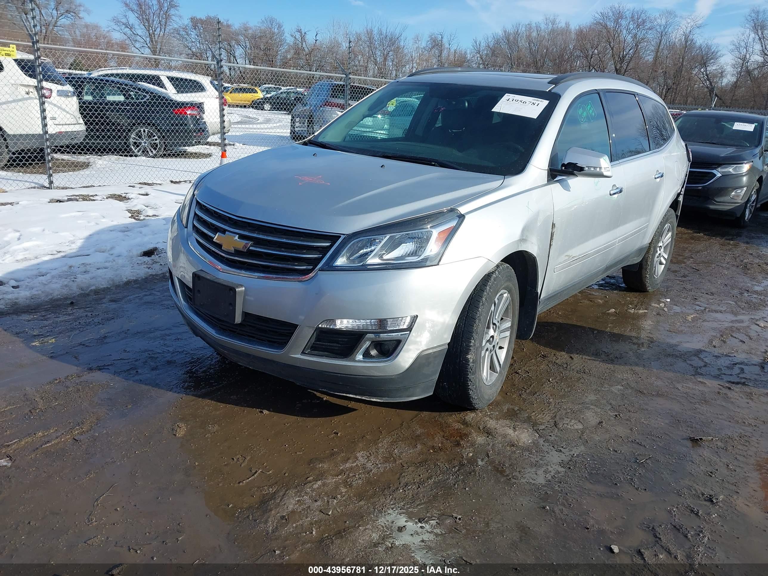 CHEVROLET TRAVERSE image 2