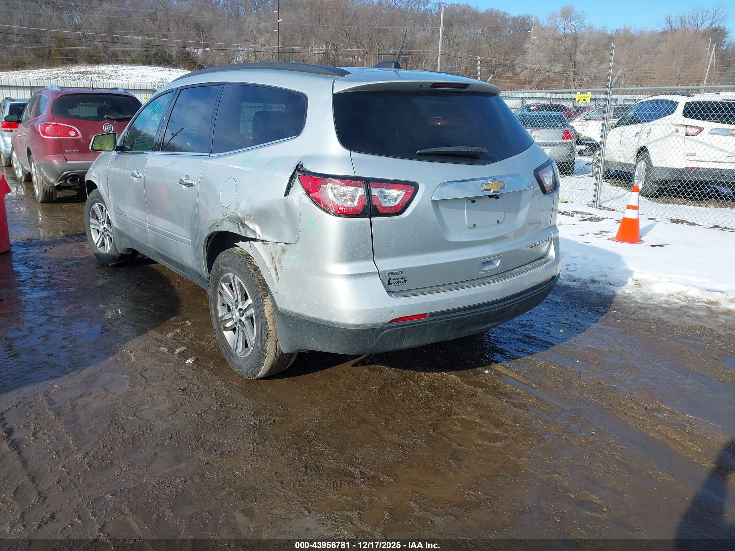 CHEVROLET TRAVERSE image 3