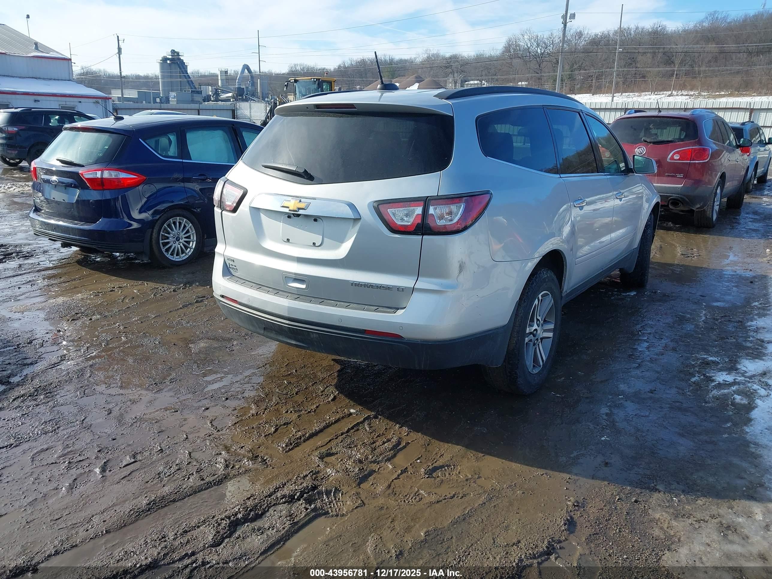 CHEVROLET TRAVERSE image 4