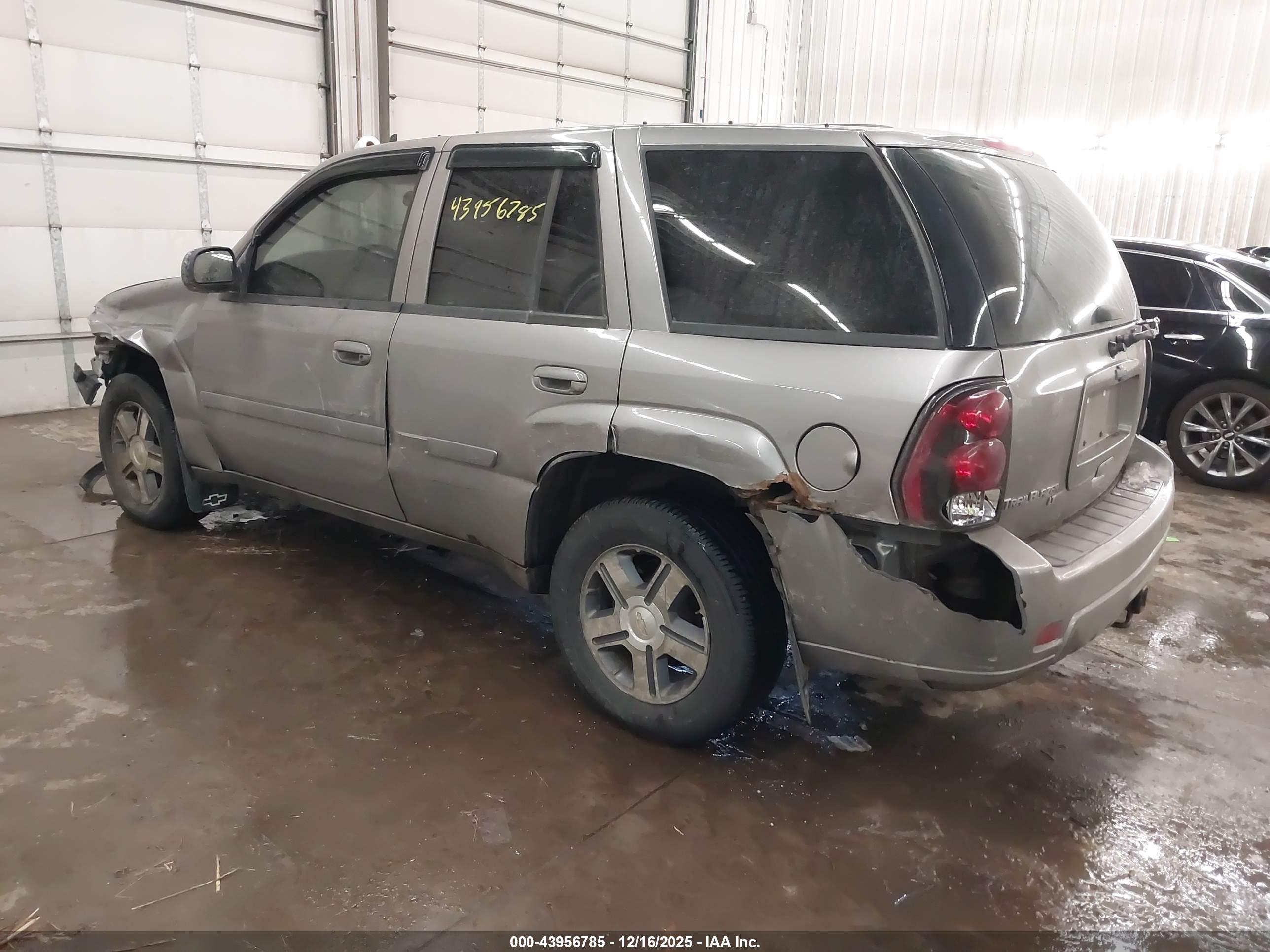 CHEVROLET TRAILBLAZER image 3