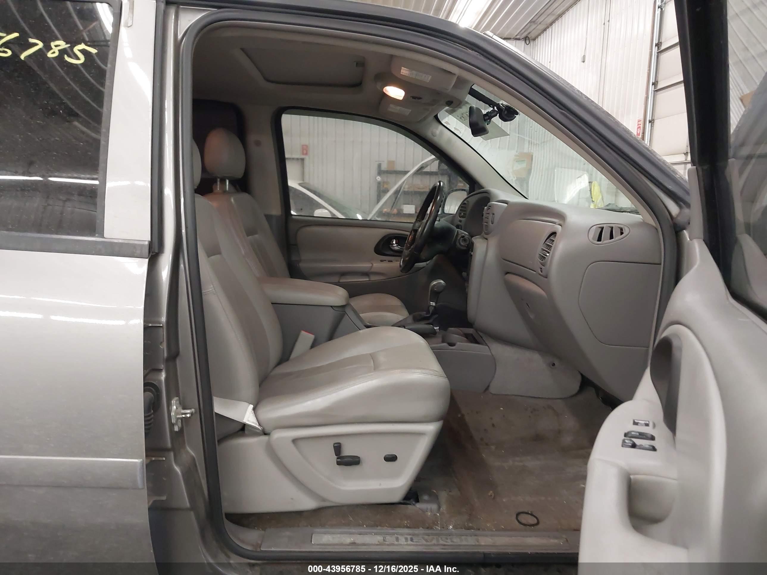 CHEVROLET TRAILBLAZER image 5